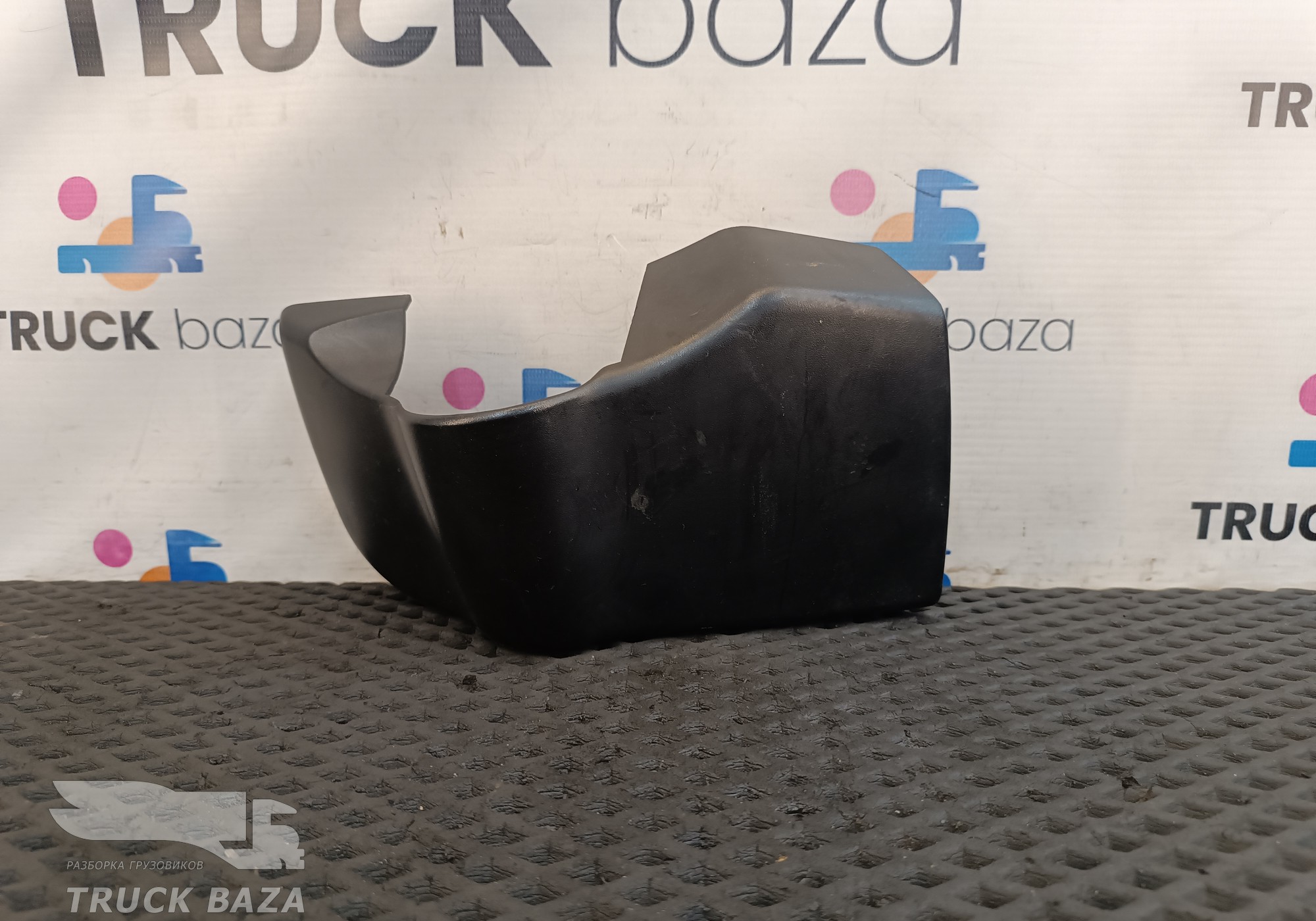 81637320076 Крышка кронштейна зеркала правая для Man