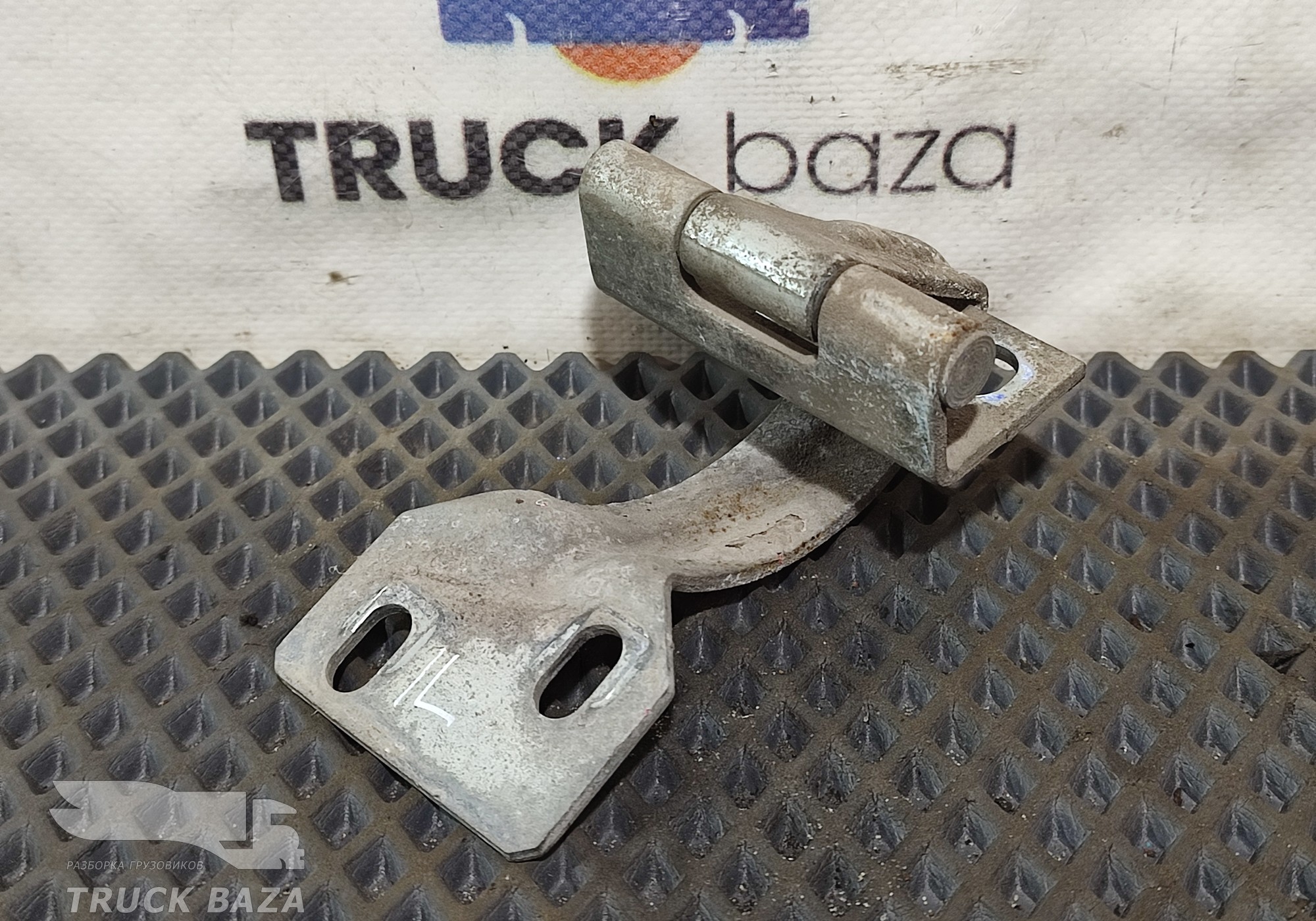 81972010332 Петля крышки инструментального ящика