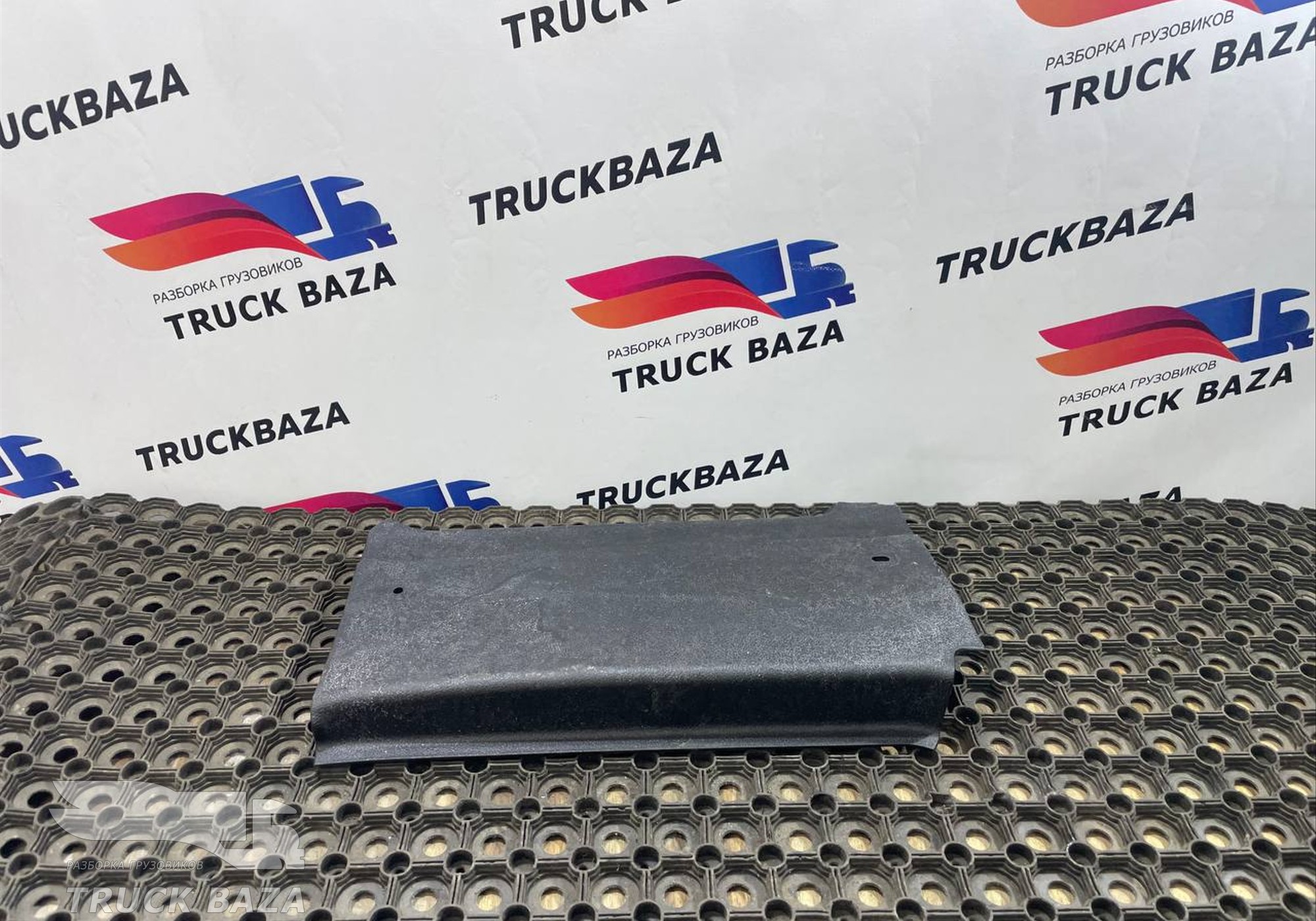 9606928101 Накладка стойки кабины правая для Mercedes-Benz Actros MP3 (с 2008)