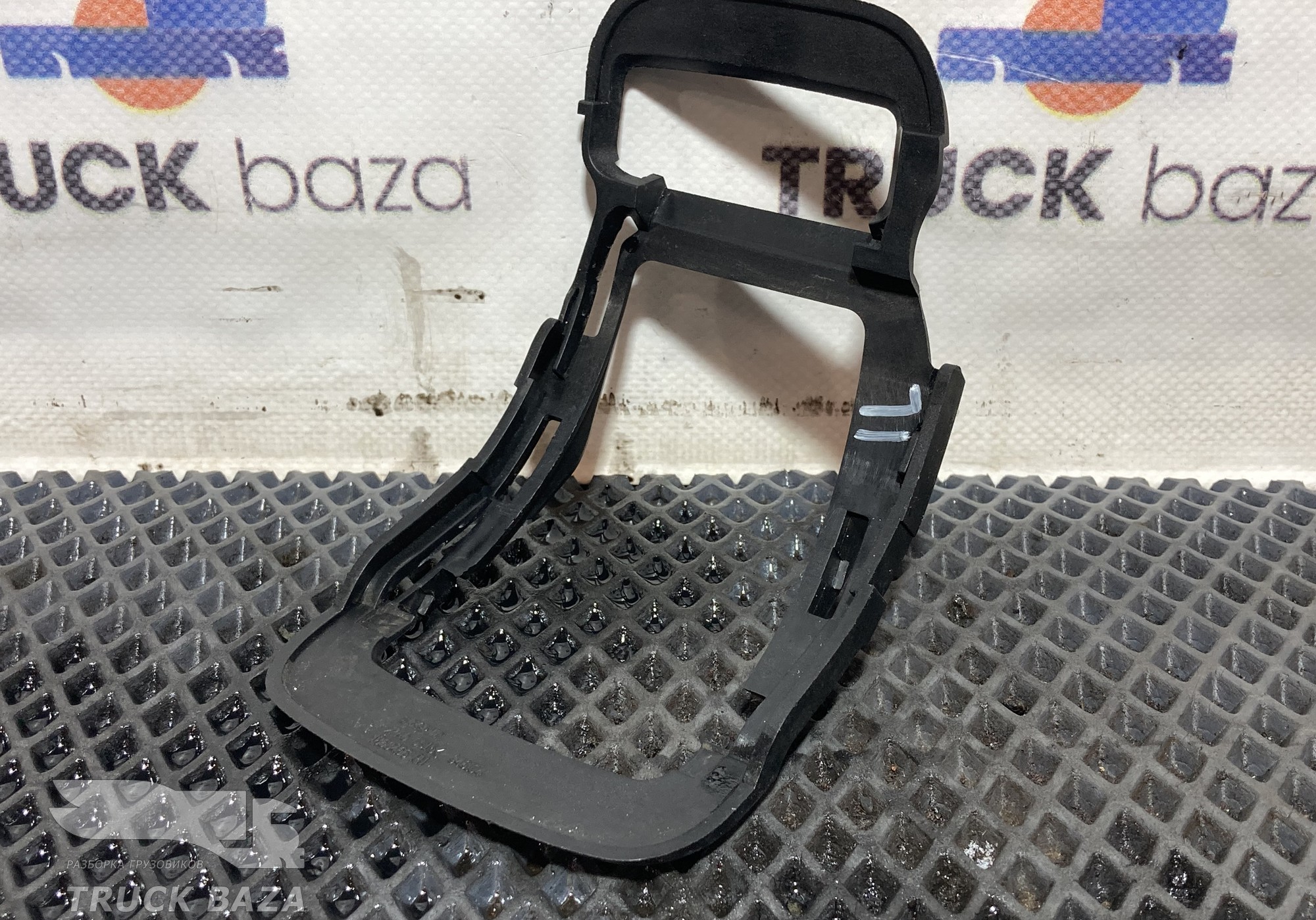 1863466 Рамка воздуховода