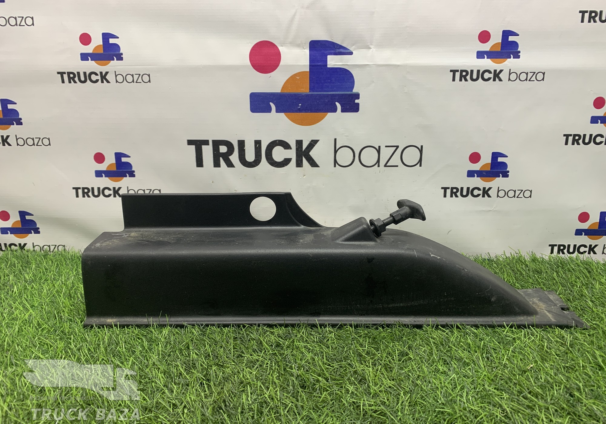 1786749 Накладка порога левая