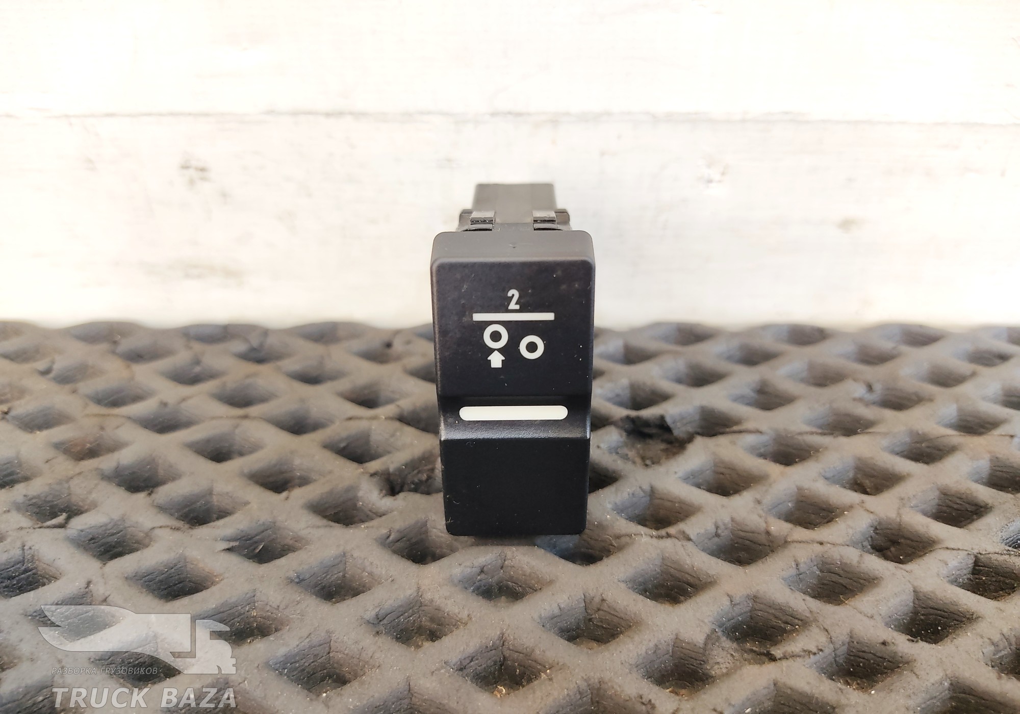 81255250212 Кнопка поднятия ленивого моста для Man TGX II (с 2012)