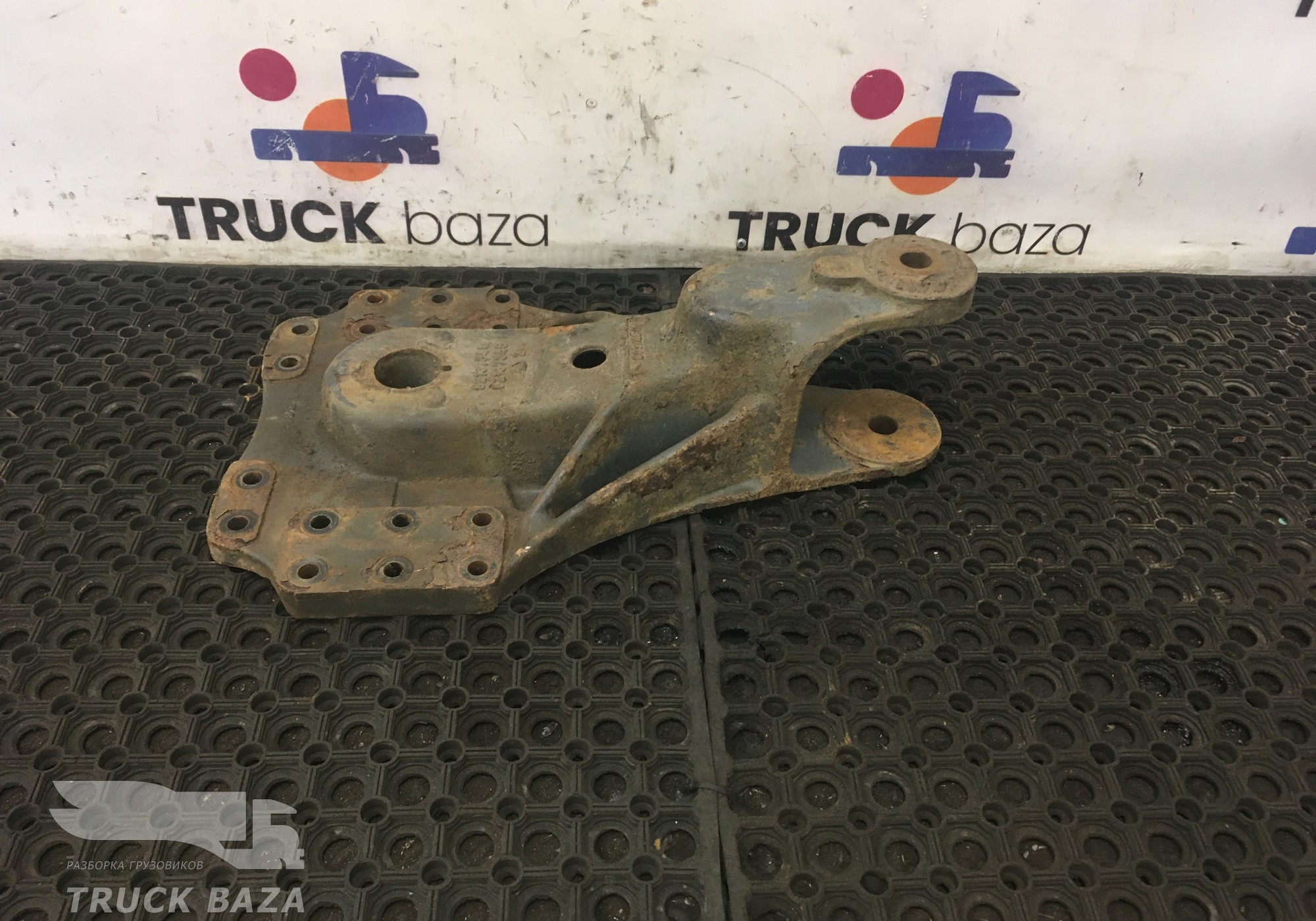 21682249 Кронштейн полурессоры задней для Renault