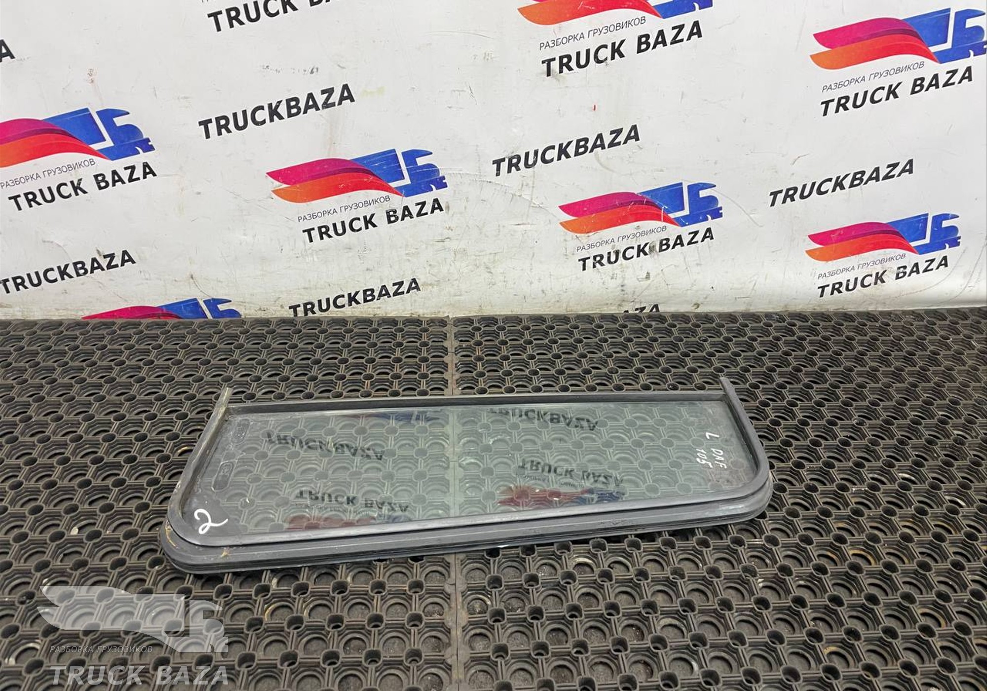 1676965 Стекло двери левой для Daf XF105 (с 2005)