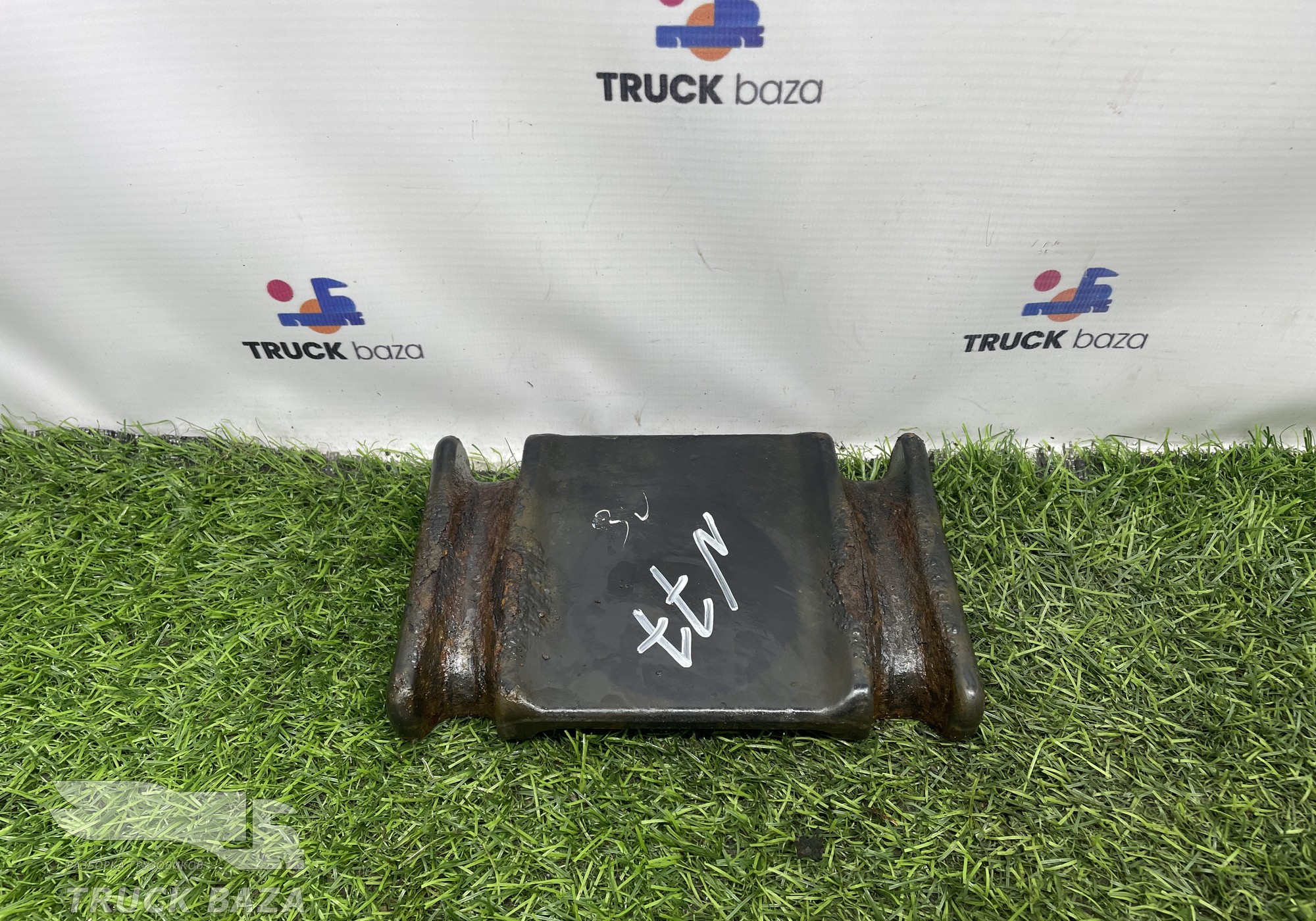 81413350164 Проставка передней рессоры