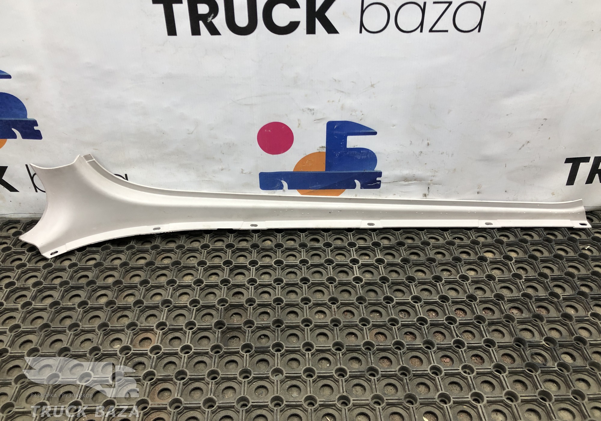 549015402141 Накладка стойки левая для КАМАЗ 54901