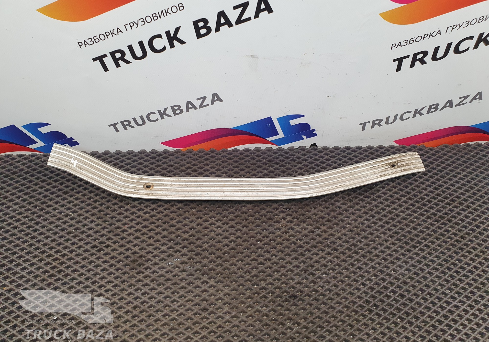 1766446 Накладка порога правая для Scania 4-series R (с 1995 по 2007)
