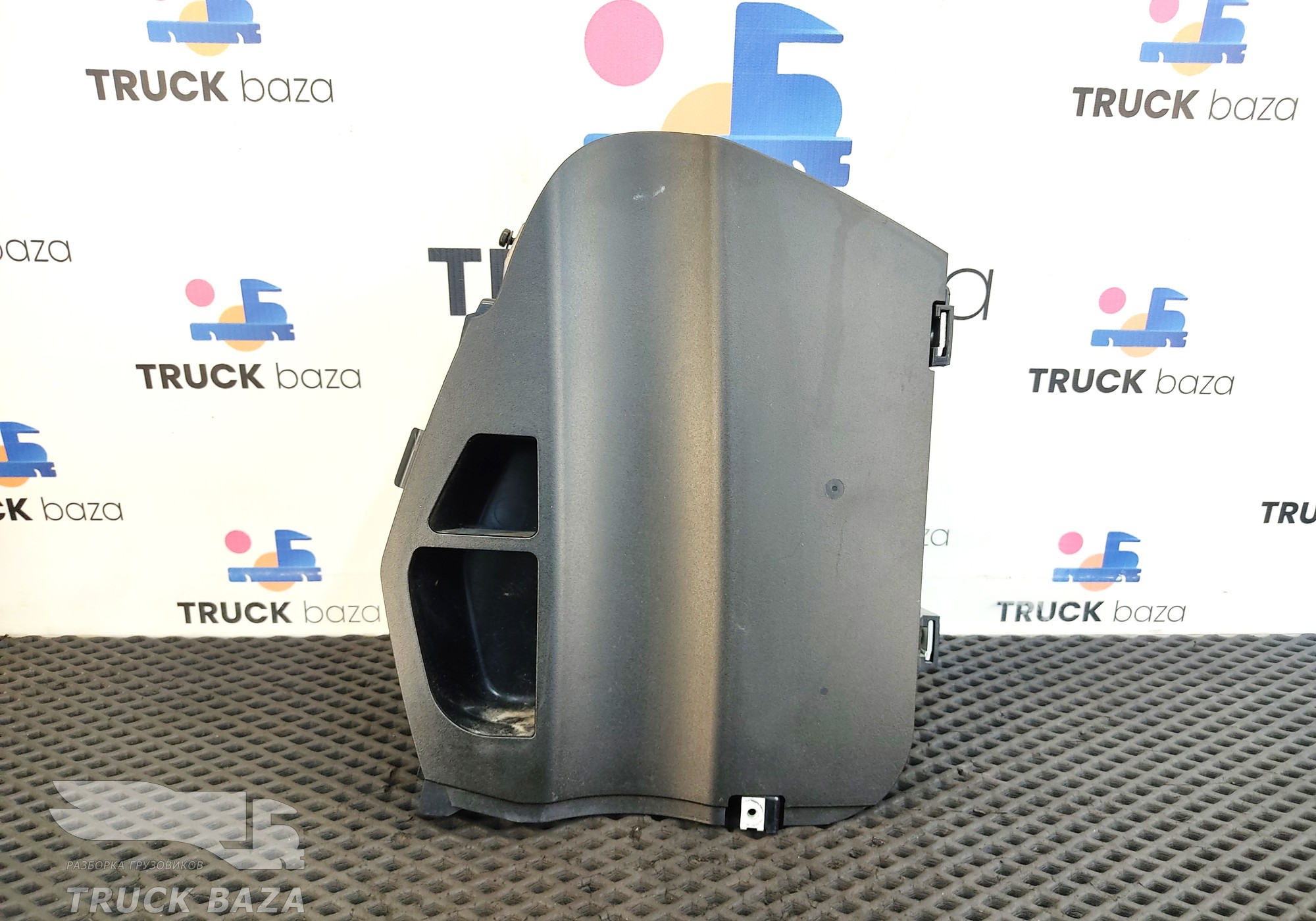 81617016353 Накладка на торпедо правая для Man TGX II (с 2012)