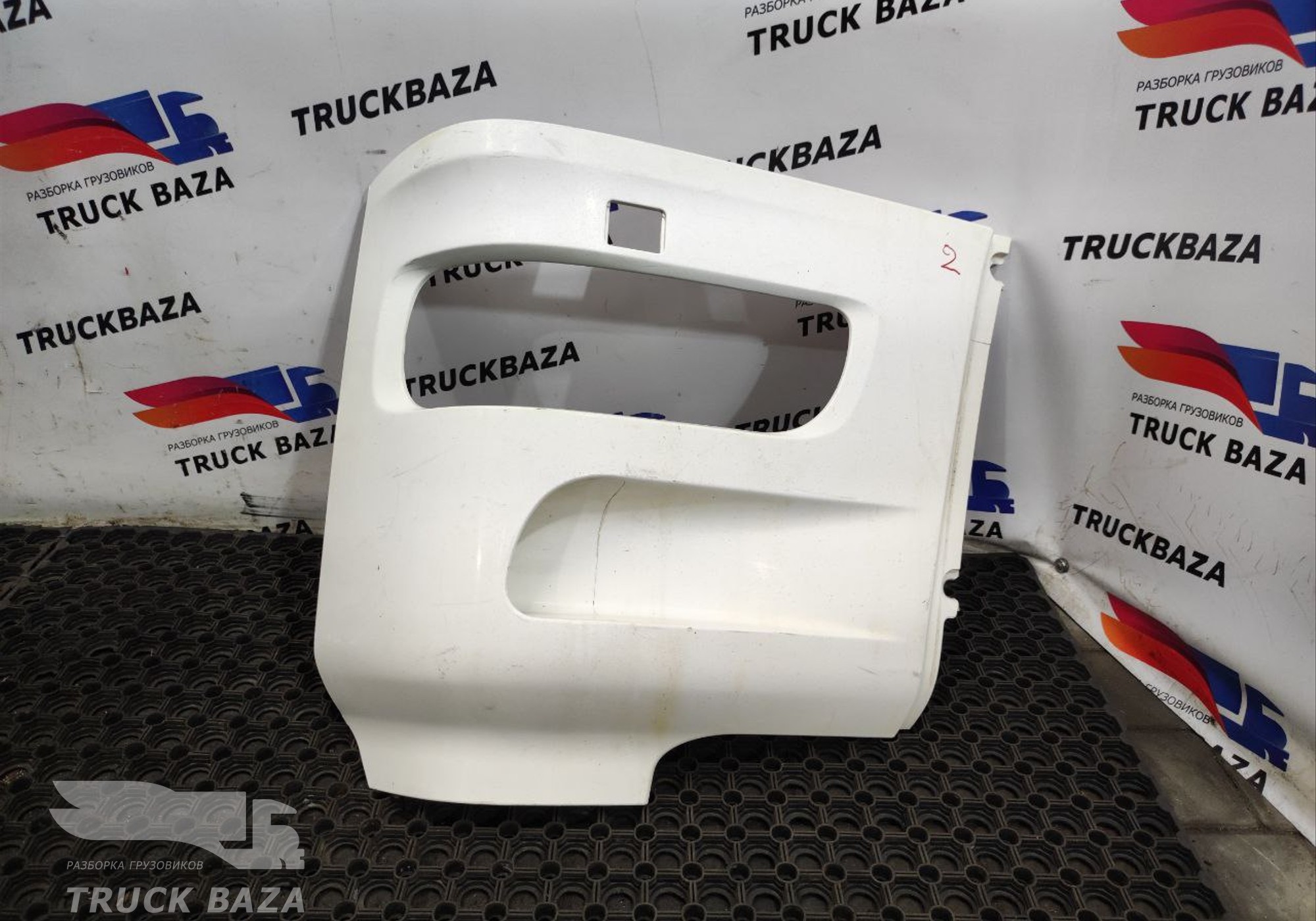 1398284 Облицовка фары левой для Daf XF105 (с 2005)