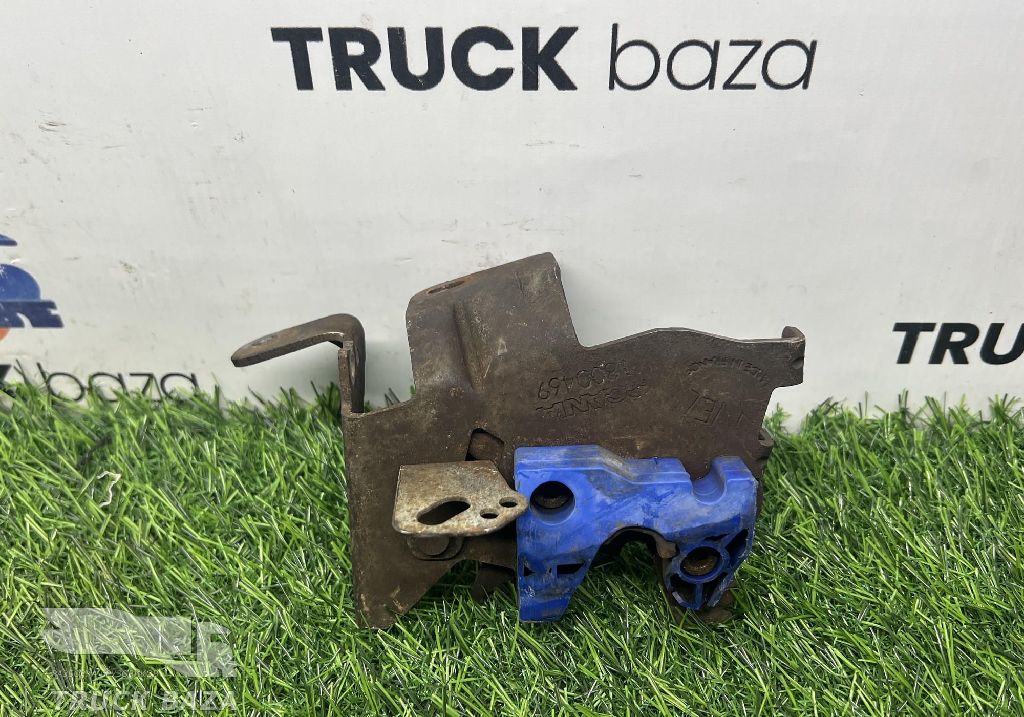 1800469 Замок капота левый