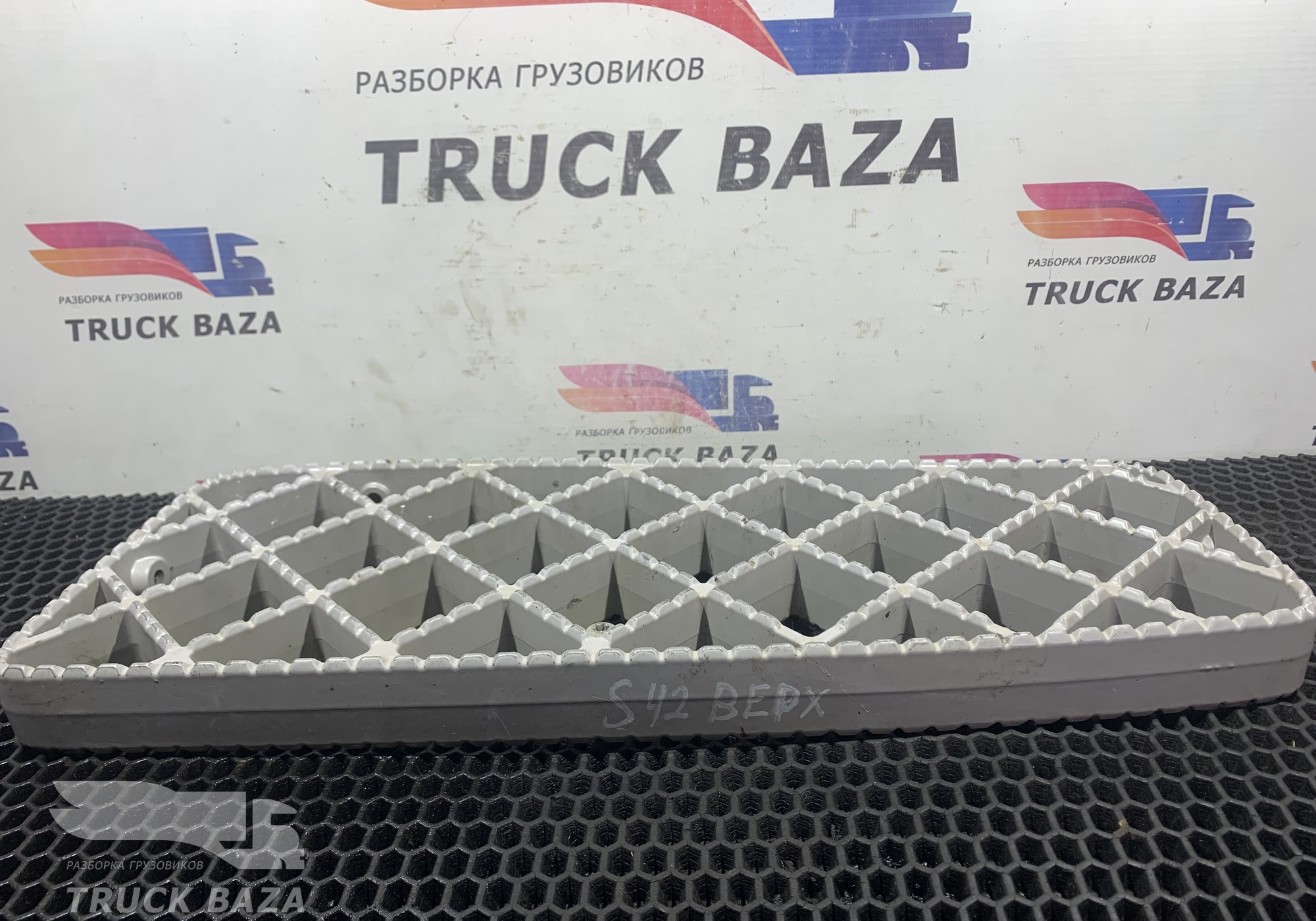 1805447 Площадка подножки для Scania 5-series P (с 2004 по 2016)
