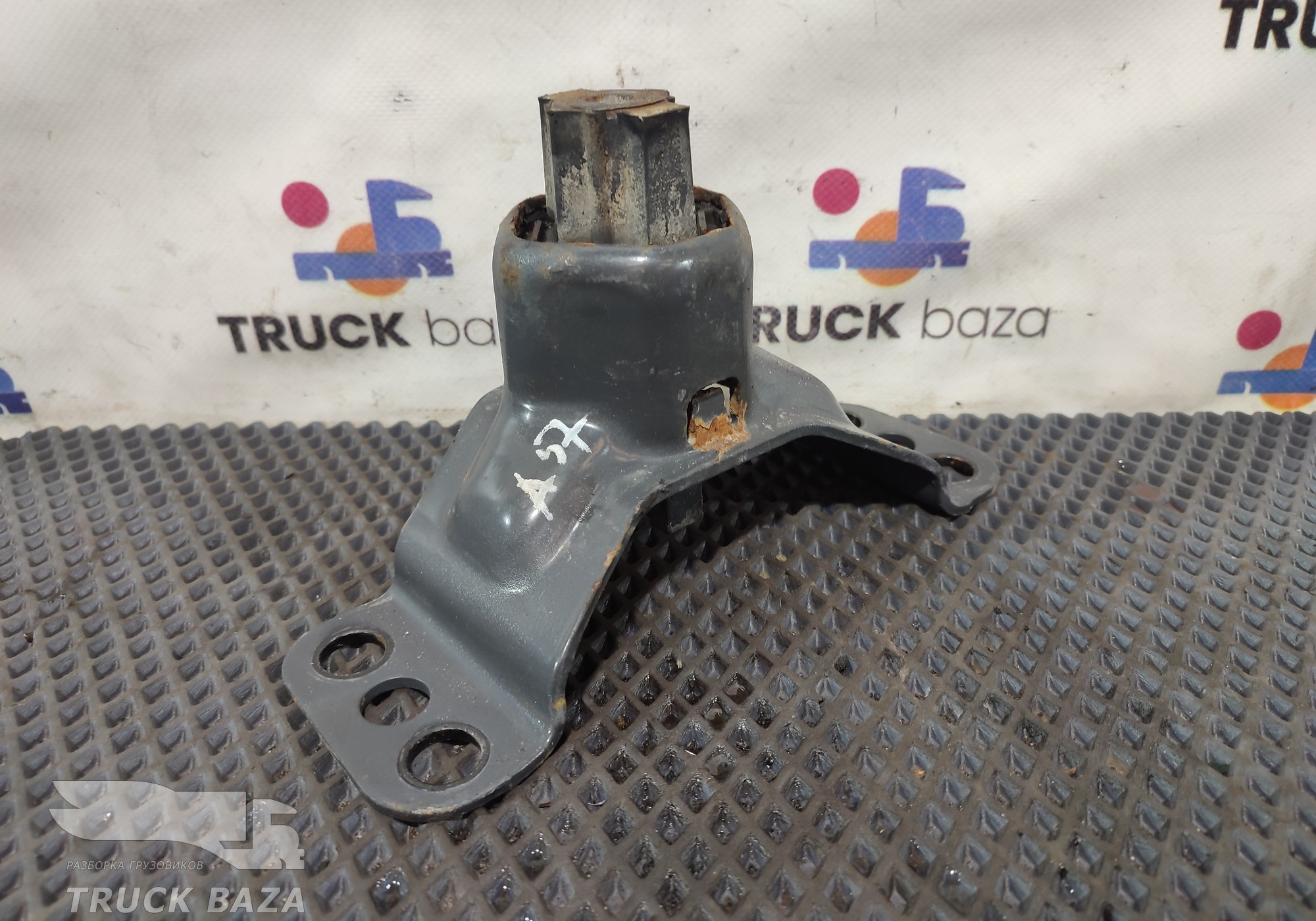 9604320185 Кронштейн ящика АКБ для Mercedes-Benz Actros New Actros MP4 (с 2011)