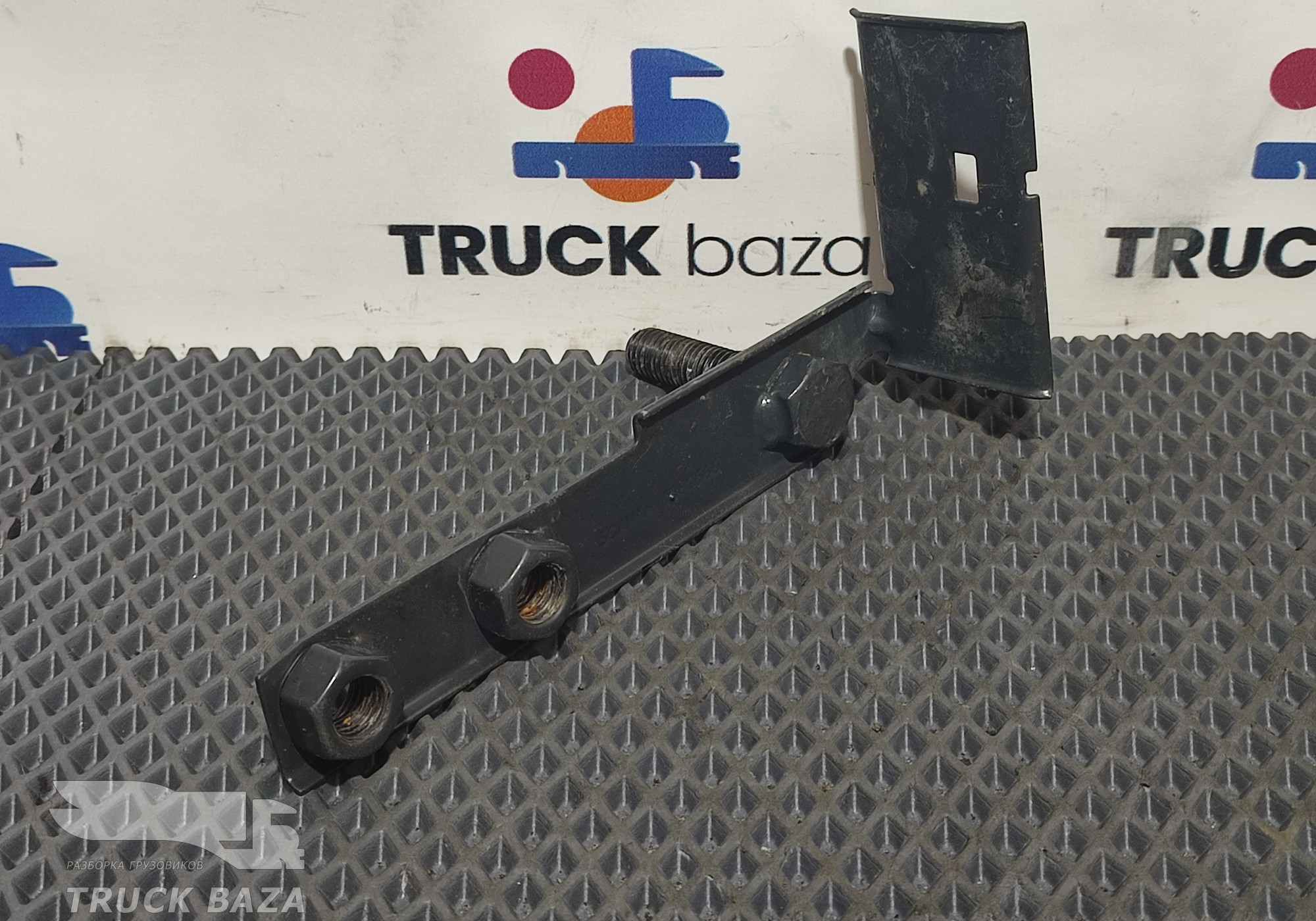 1880666 Кронштейн бака Adblue для Scania