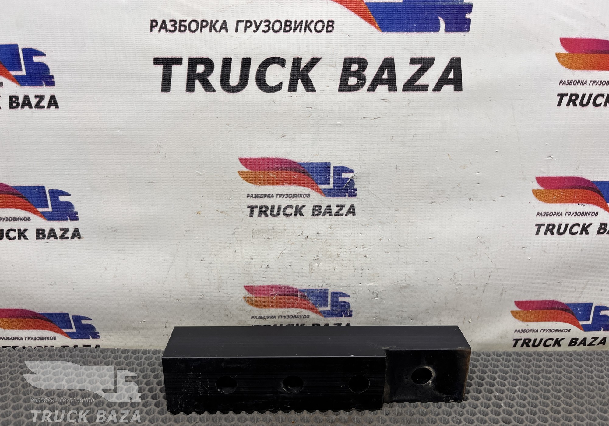1898467 Проставка топливного бака для Scania