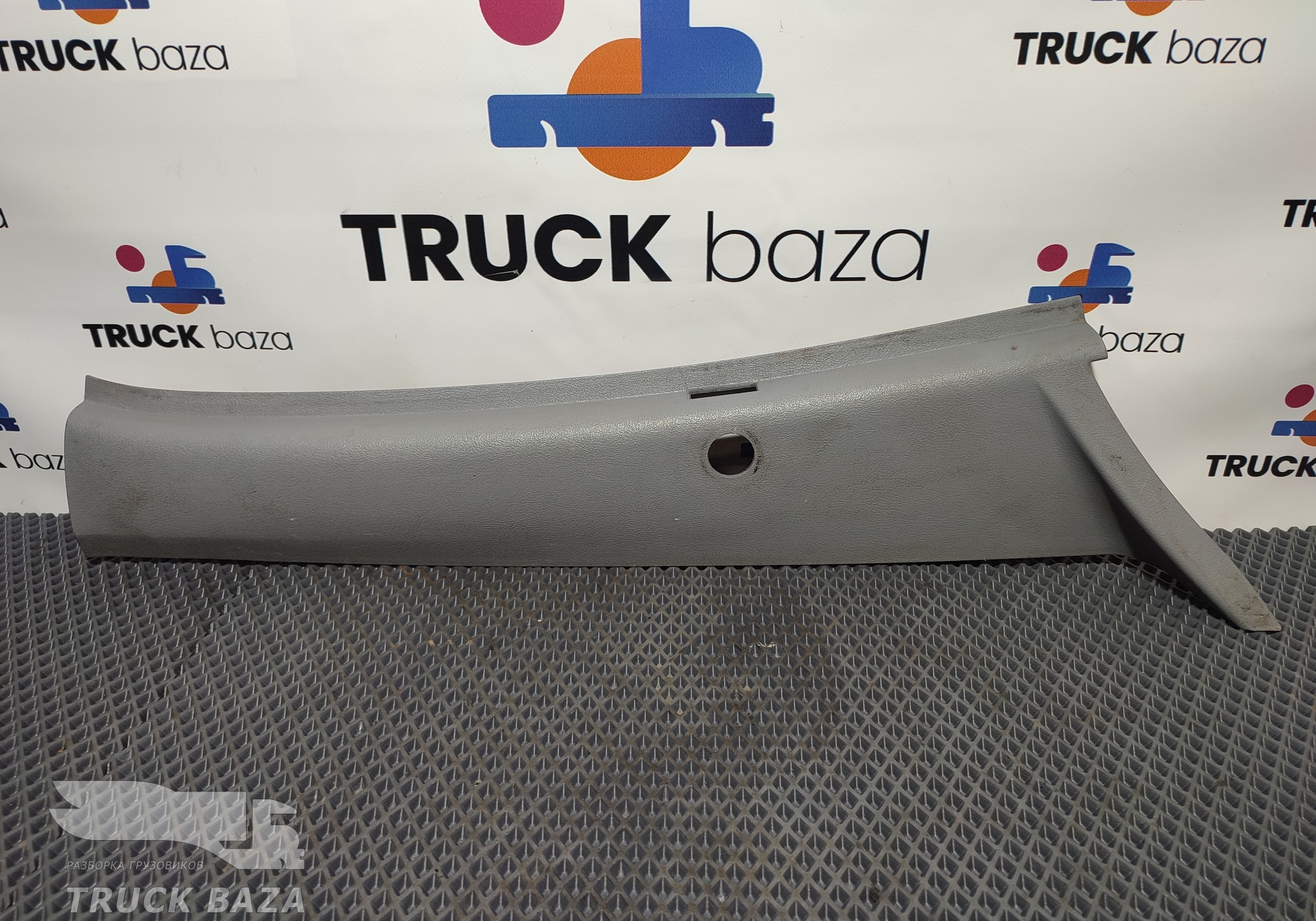 9406920301 Накладка стойки лобового стекла правой