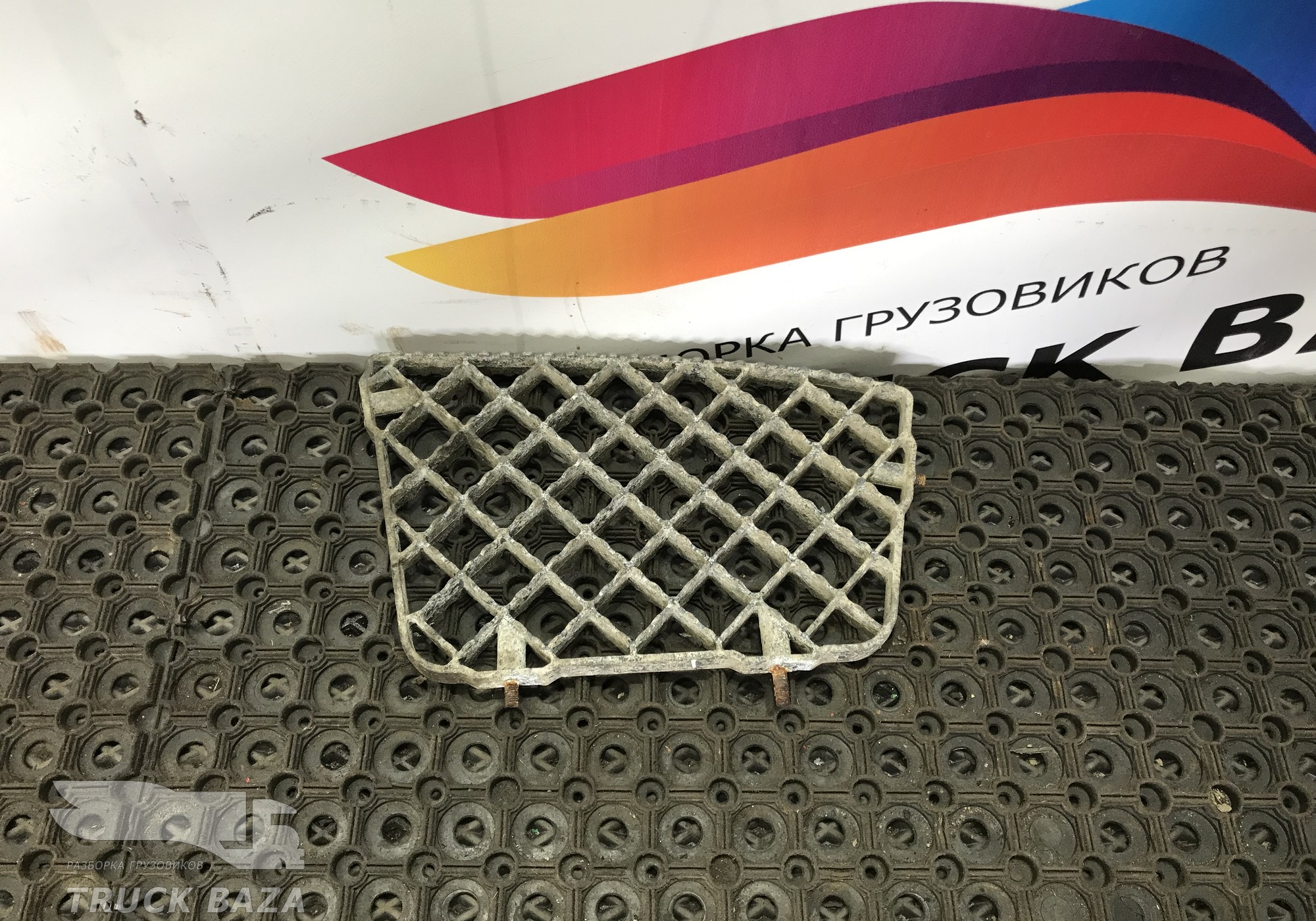 8142611 Подножка для Iveco EuroTech