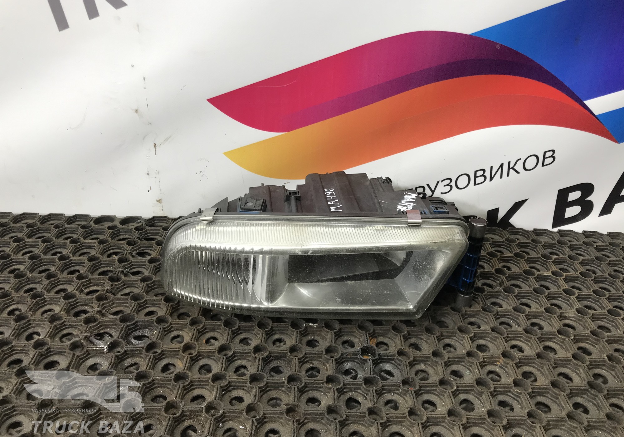 81251016521 Фара противотуманная для Man TGS