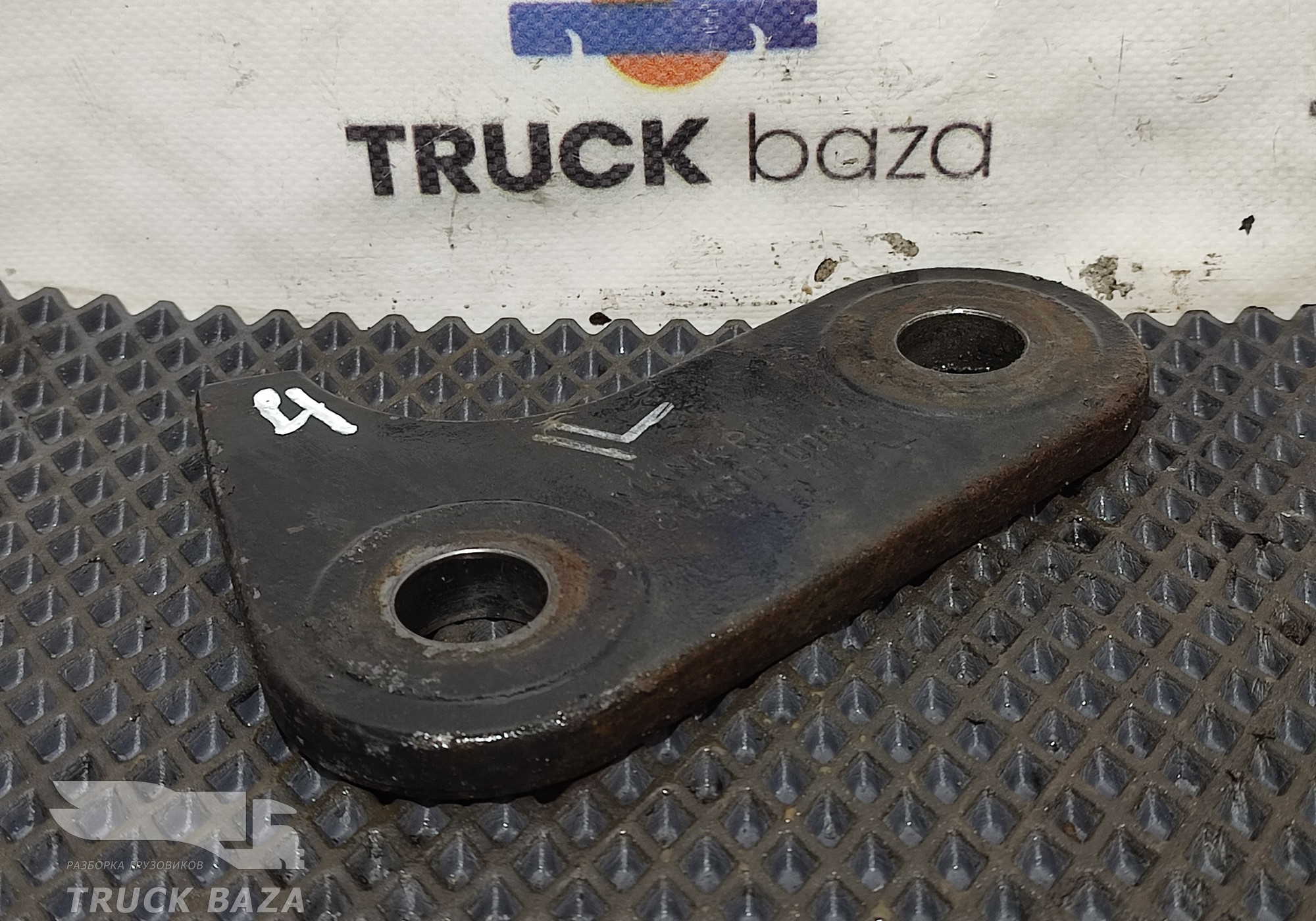 81413030084 Серьга передней рессоры