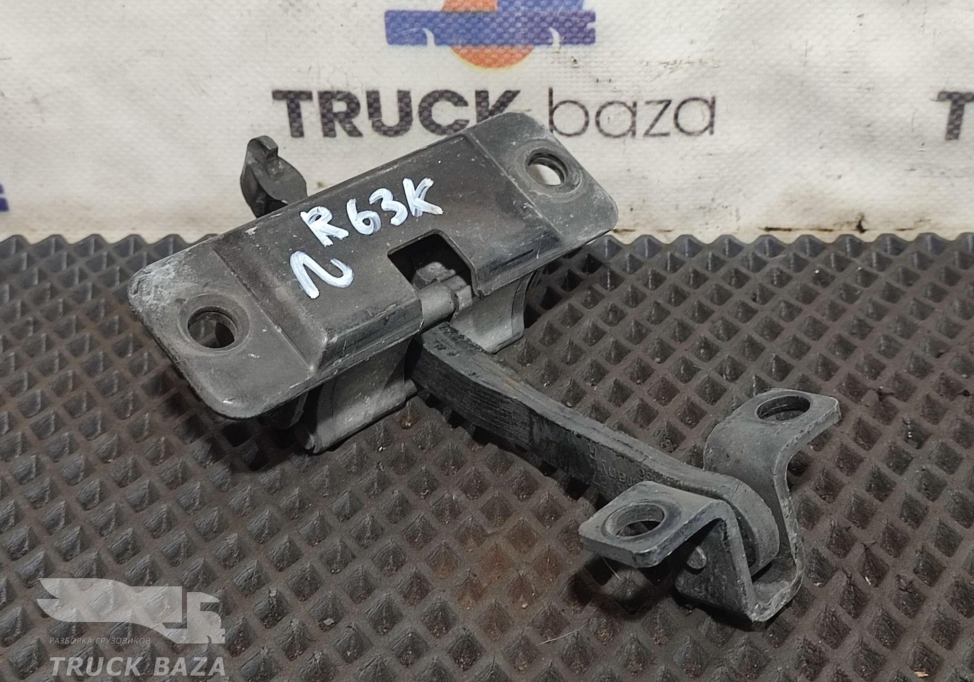 82181187 Ограничитель двери правой для Renault T (с 2013)