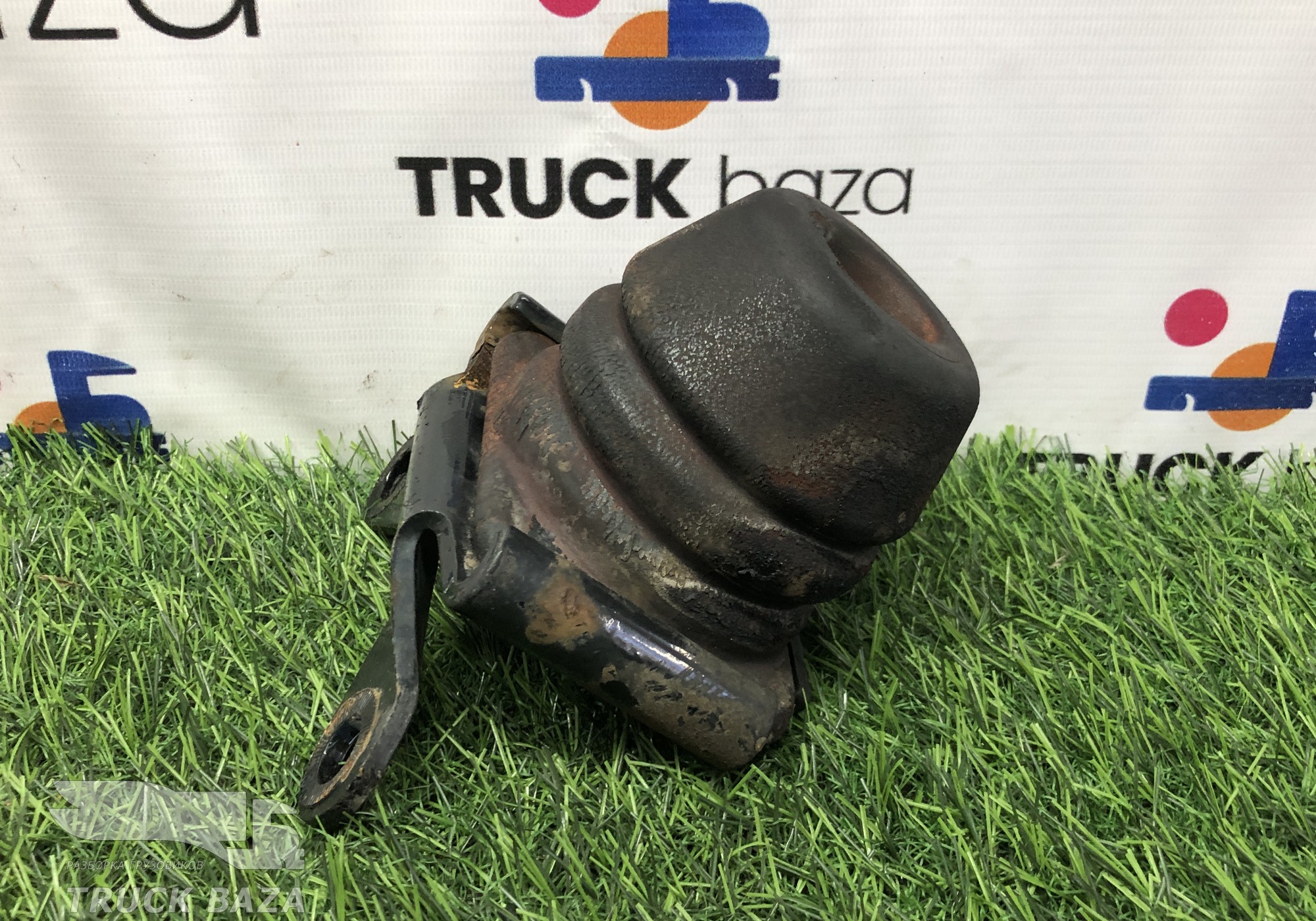 81414016036 Отбойник передней рессоры