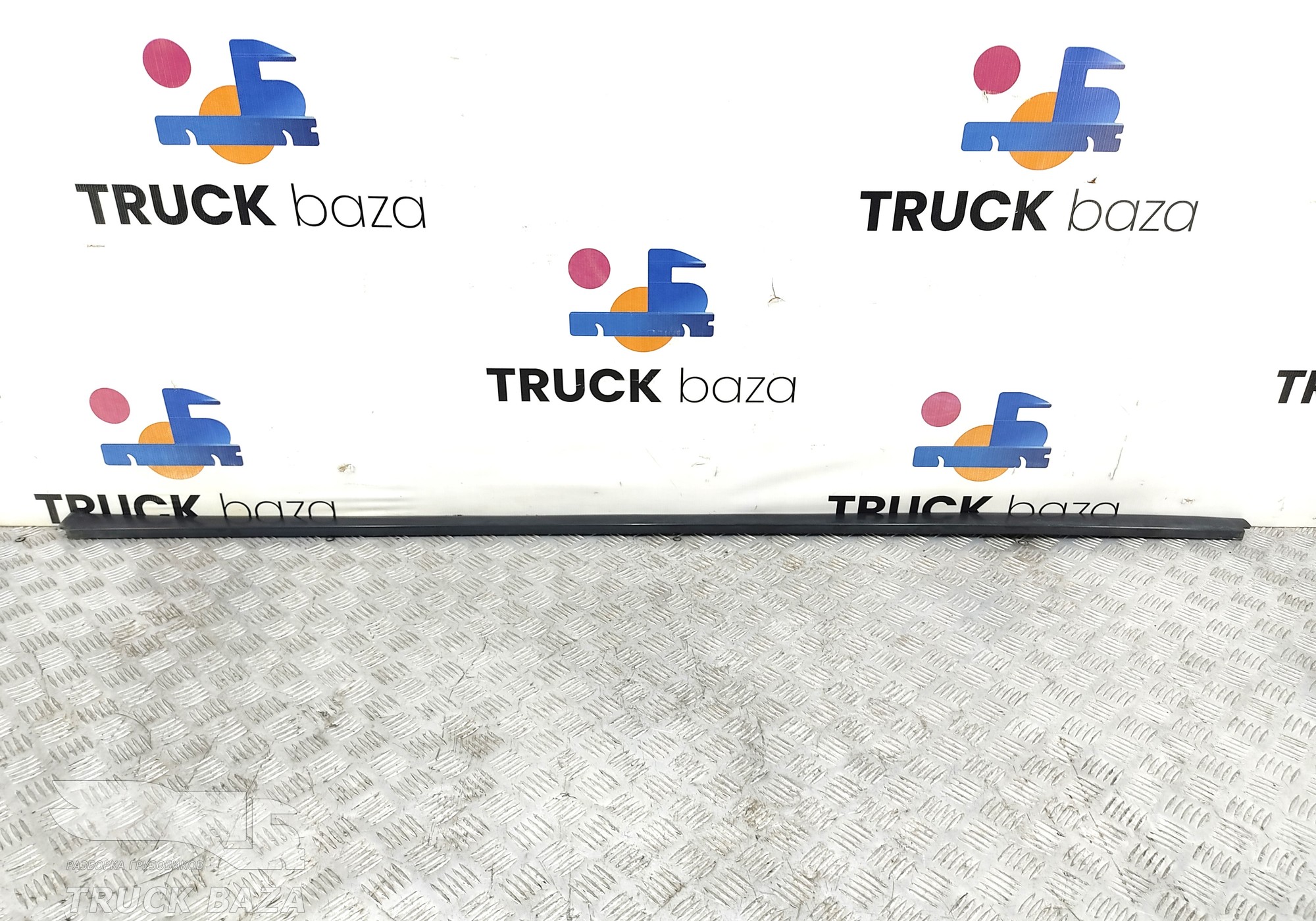 81629100288 Молдинг крыши правый для Man TGS I (с 2007)