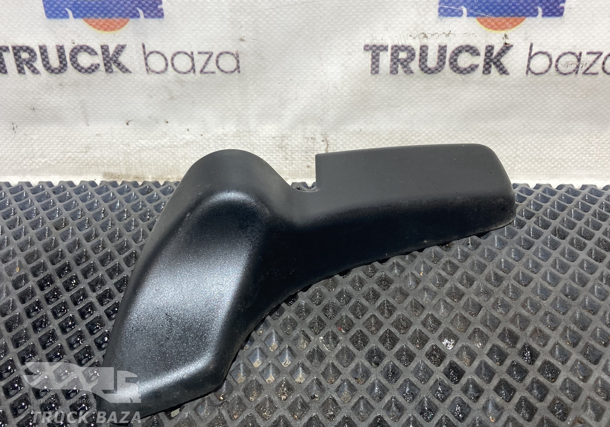 0008112907 Накладка зеркала левого для КАМАЗ 5490 (с 2013)