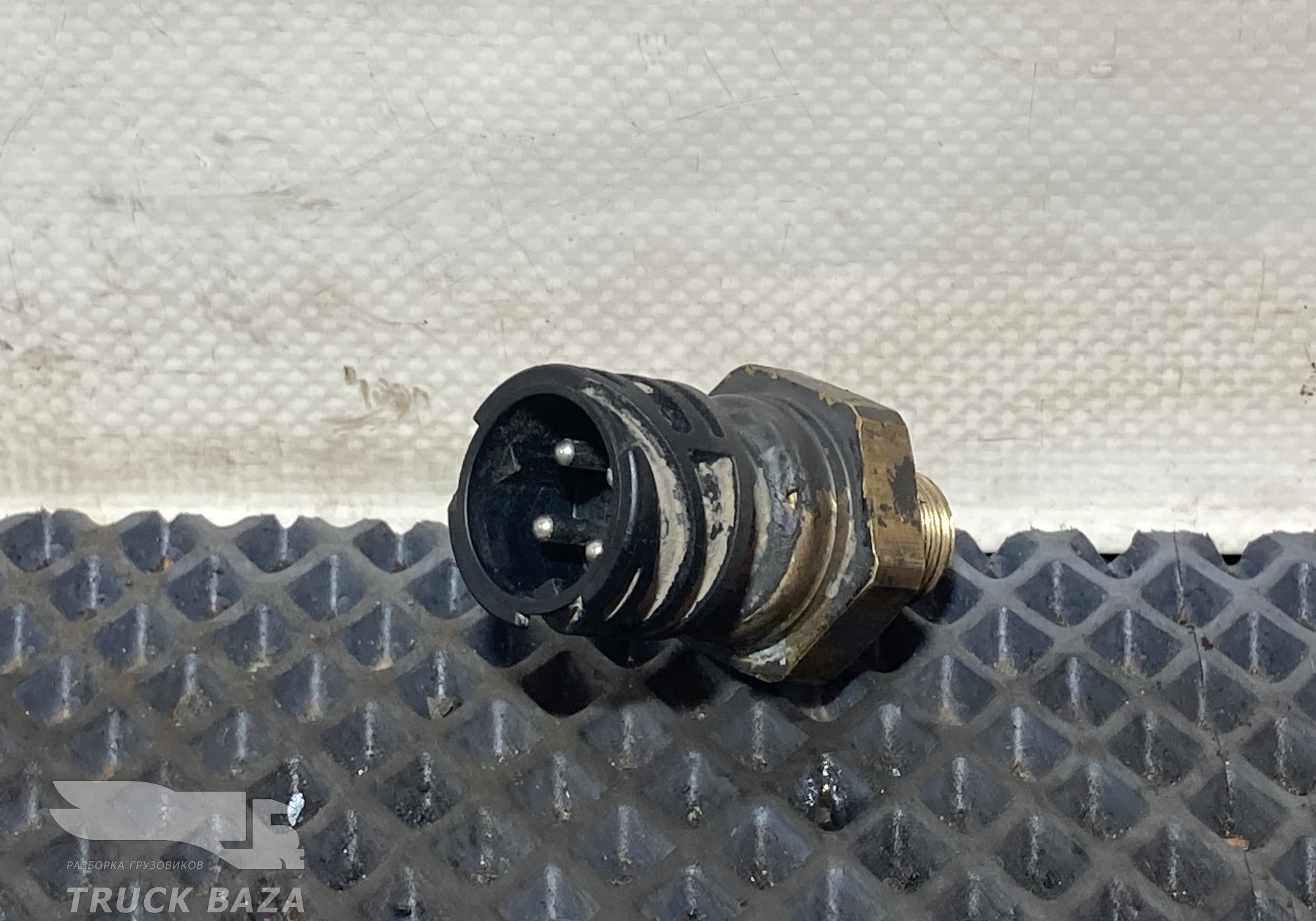 2127356 Датчик давления масла