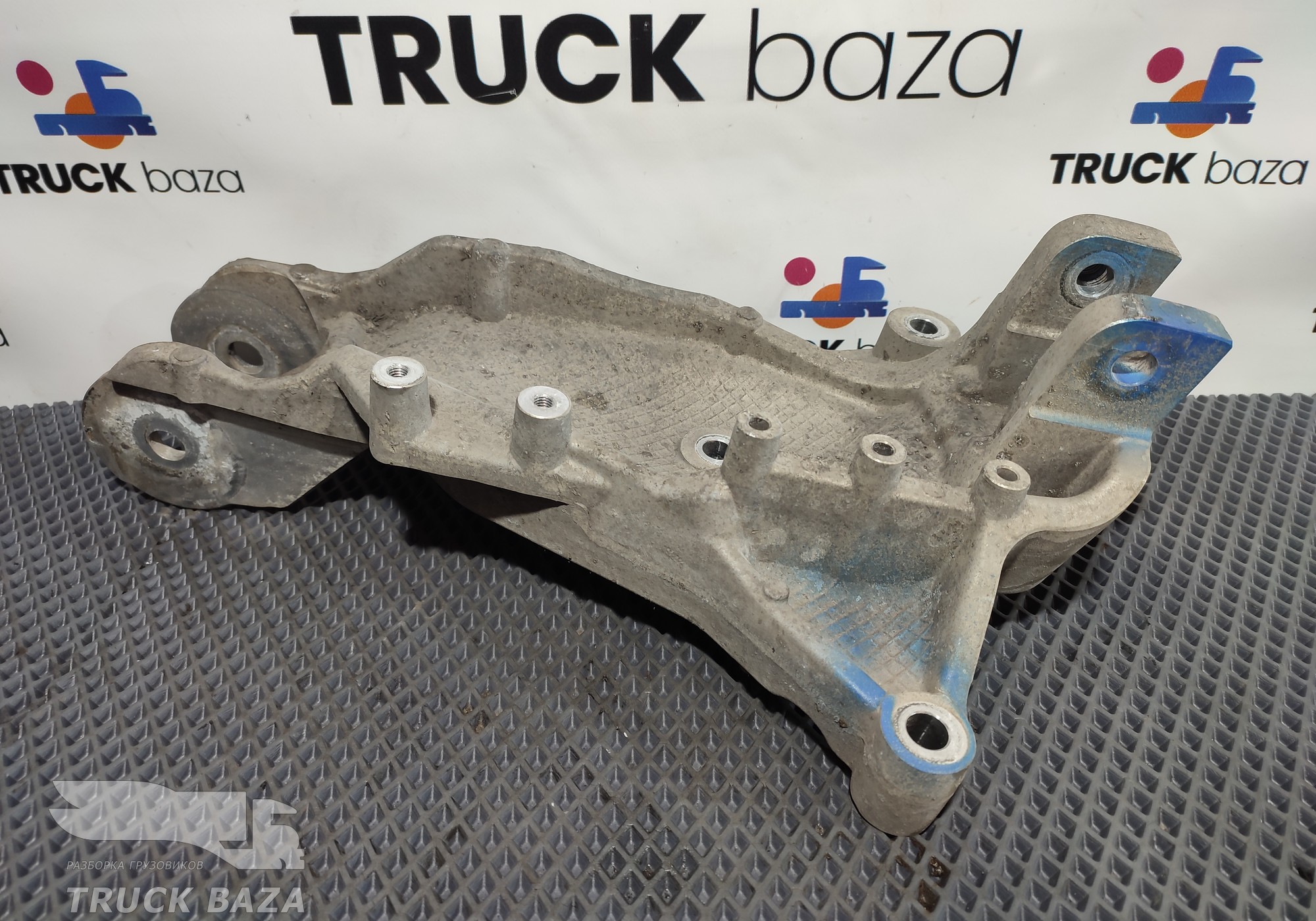 1912828 Кронштейн кабины передний левый для Scania 5-series R (с 2004 по 2016)