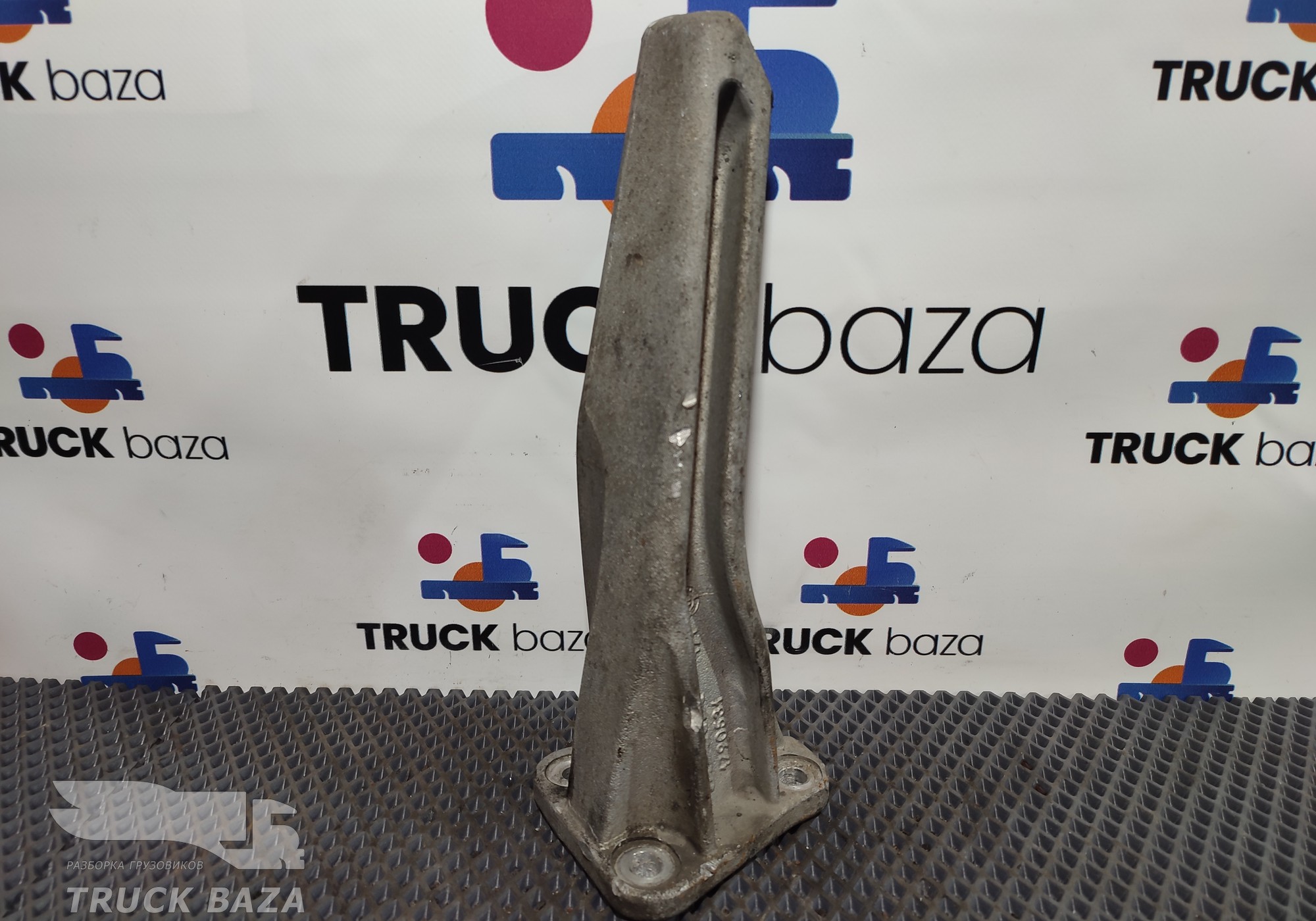 1790531 Кронштейн радиатора для Scania 5-series