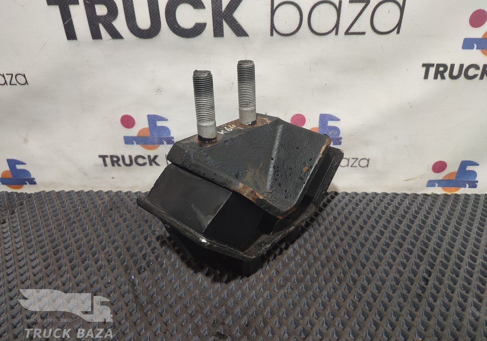 54901001353 Подушка двигателя передняя для КАМАЗ 5490 (с 2013)