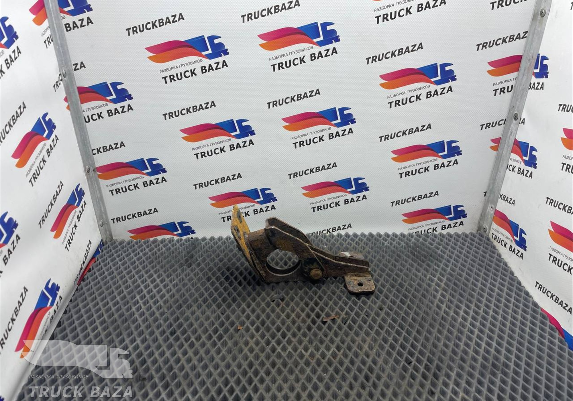 Кронштейн крыла для КАМАЗ 54901