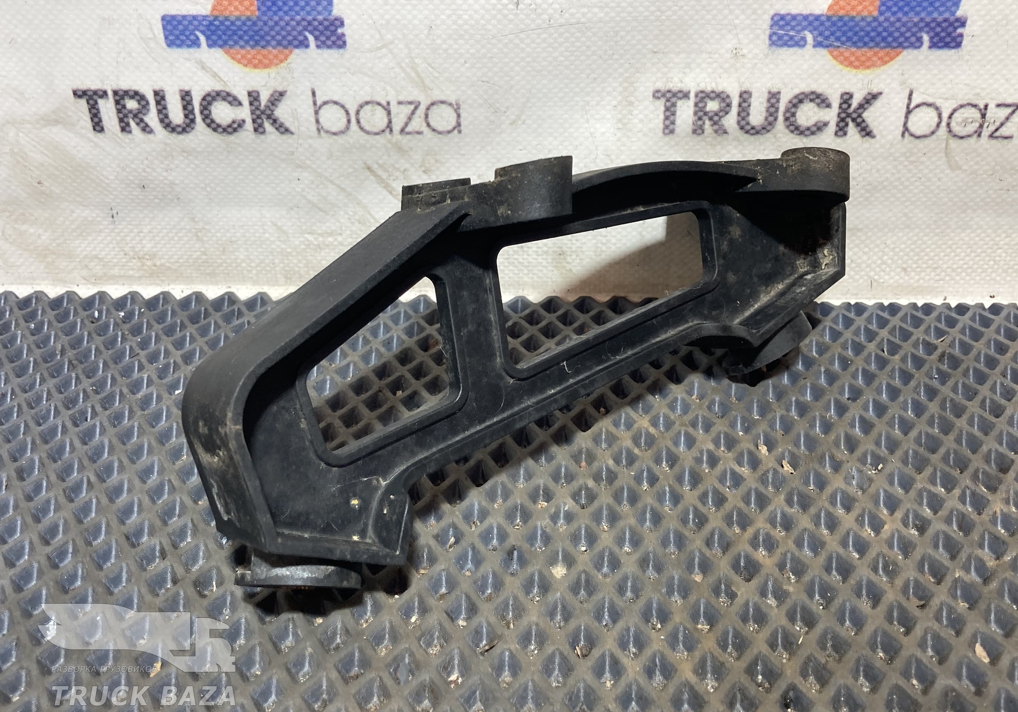 549018415031 Кронштейн солнцезащитного козырька для КАМАЗ 54901