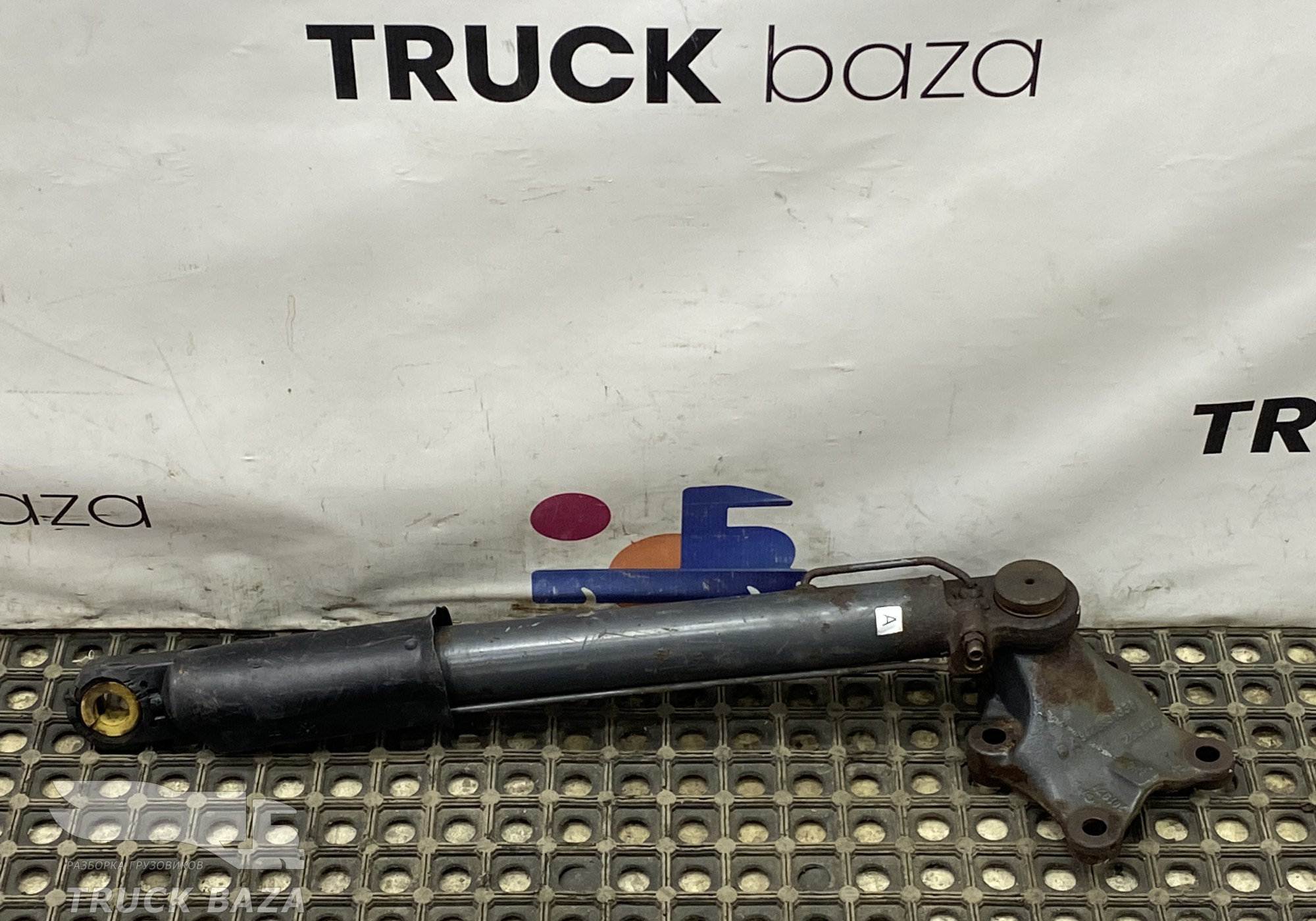 A0025538805 Цилиндр подъема кабины