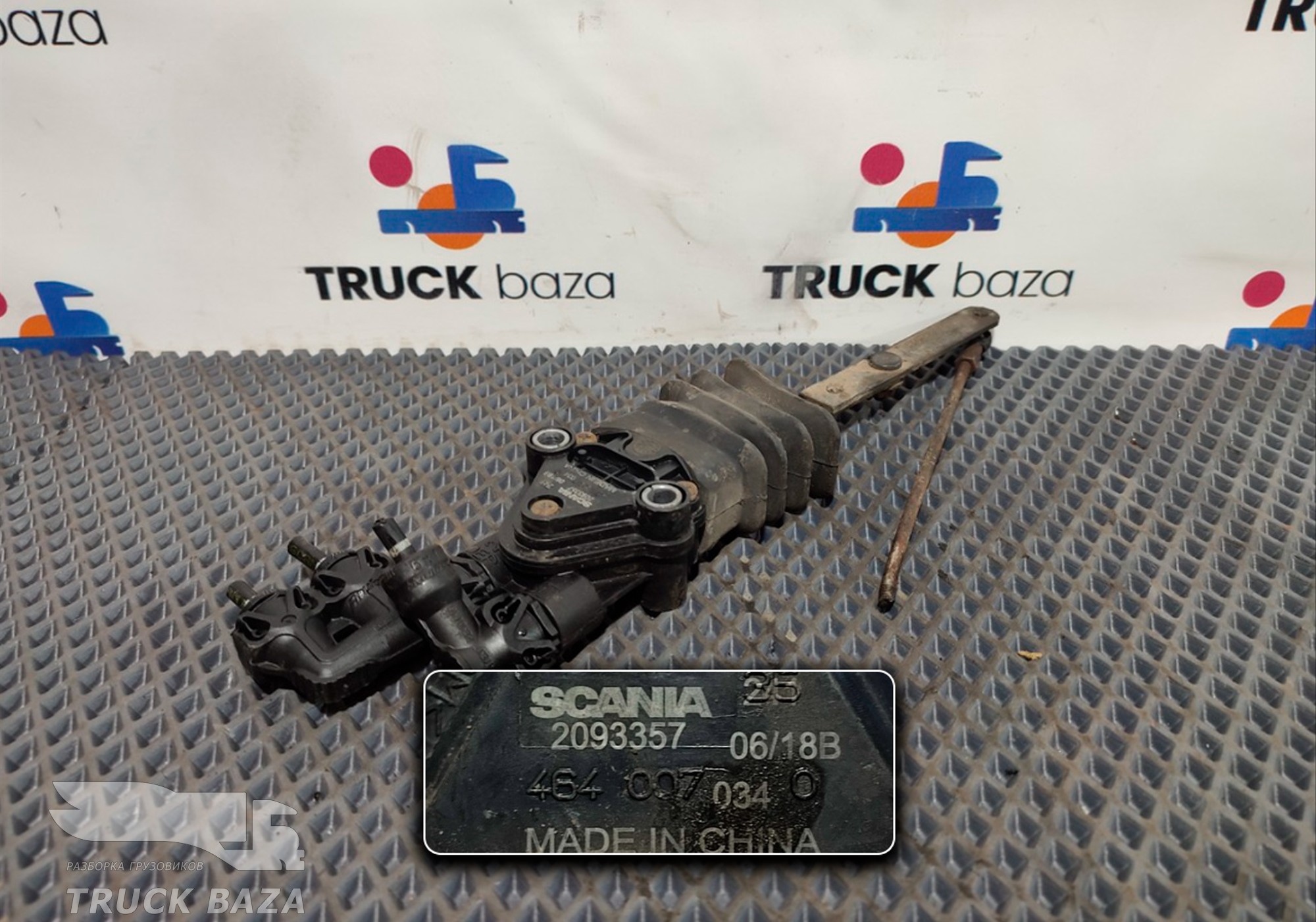 2093357 Кран уровня пола кабины