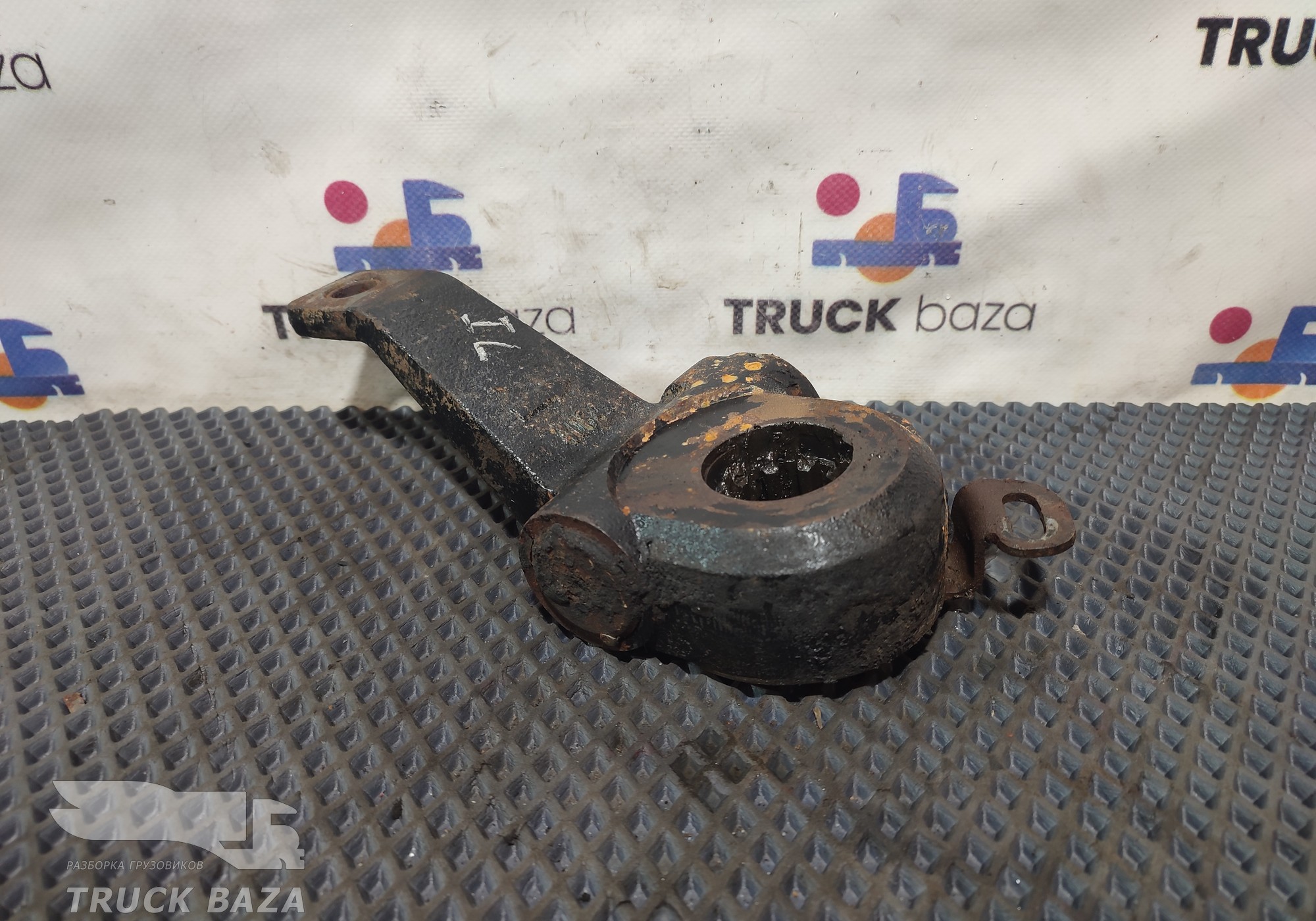 1789568 Трещетка тормозная левая