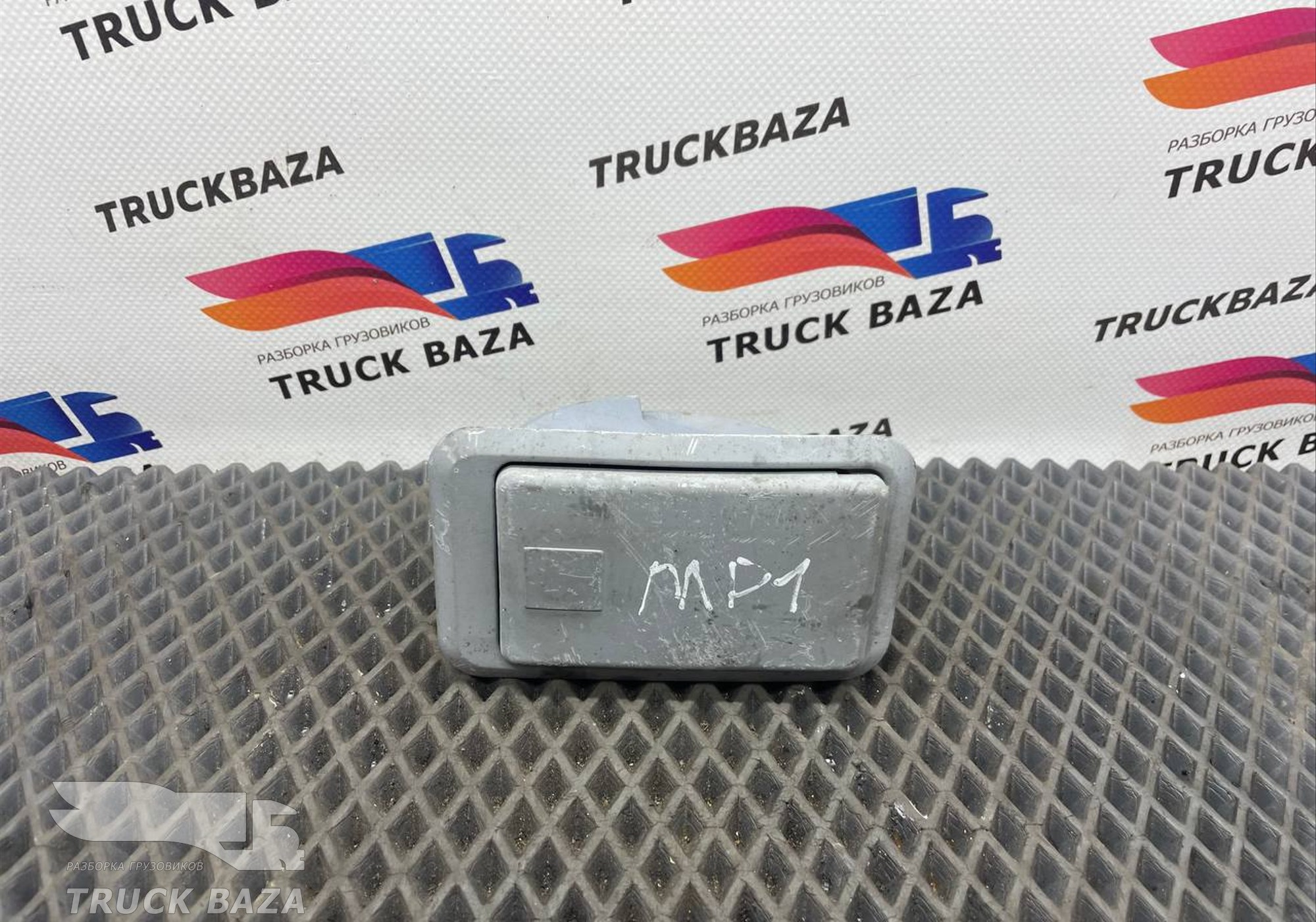 0018205101 Плафон салонный для Mercedes-Benz Actros MP1 (с 1996 по 2003)