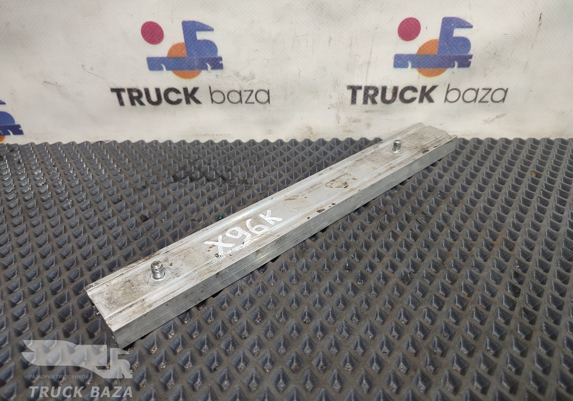 2423113 Направляющая стекла для Scania 4-series