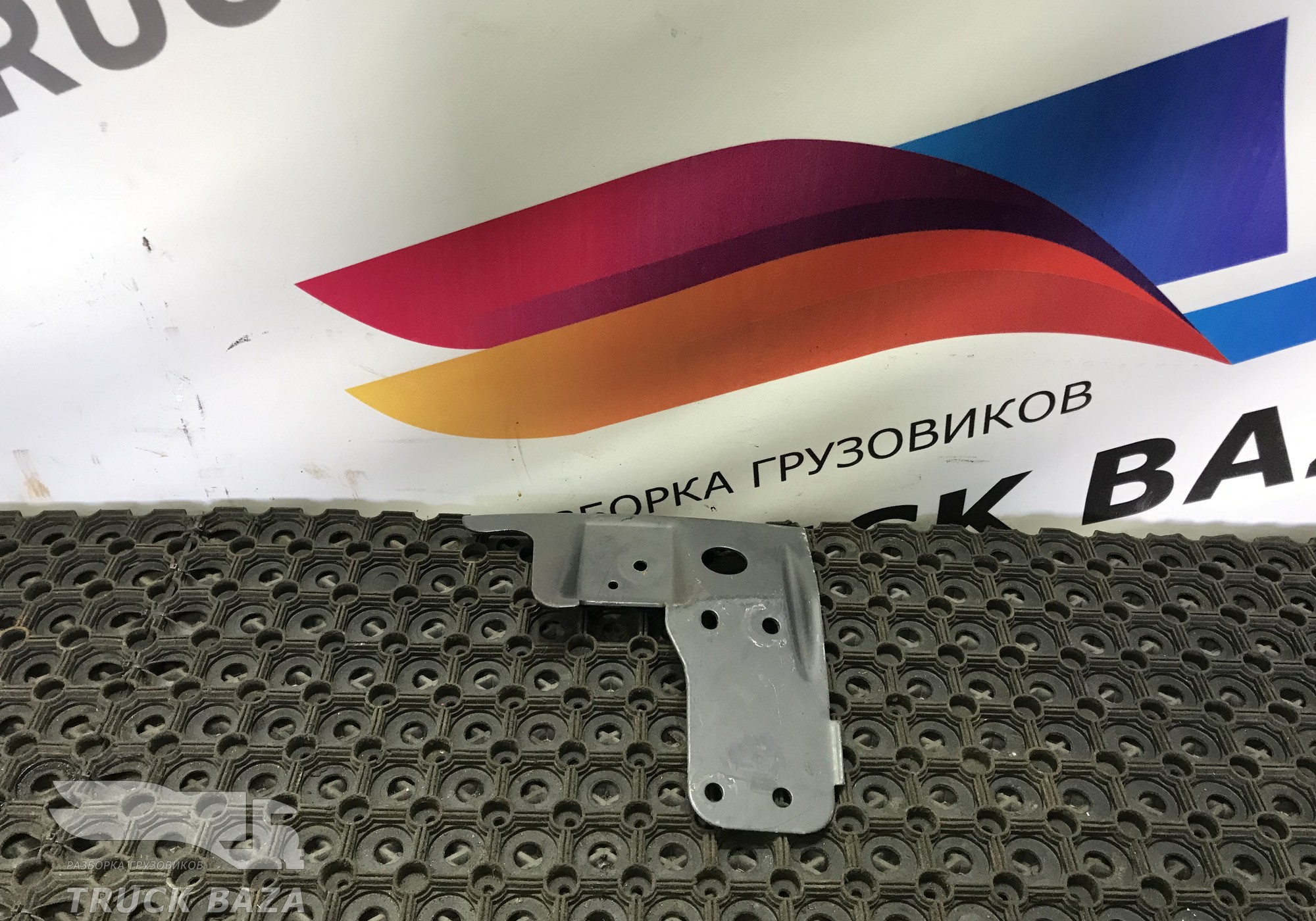 2159825 Кронштейн брызговика правый для Scania 5-series G (с 2004 по 2016)