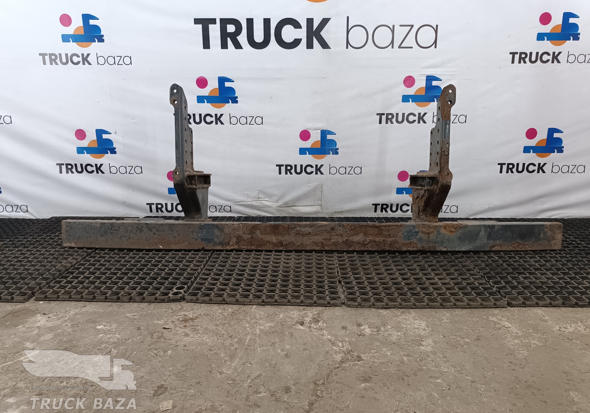 500396927 Усилитель переднего бампера в сборе для Iveco Stralis II Hi-Way (с 2012)