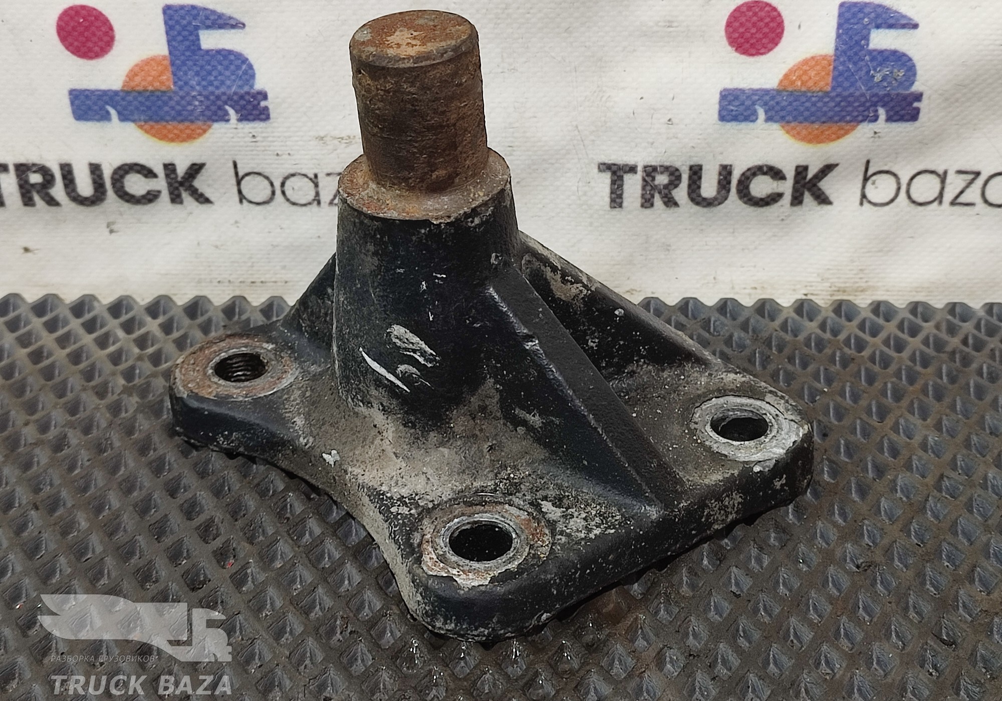 5490500311325 Кронштейн цилиндра подъема кабины