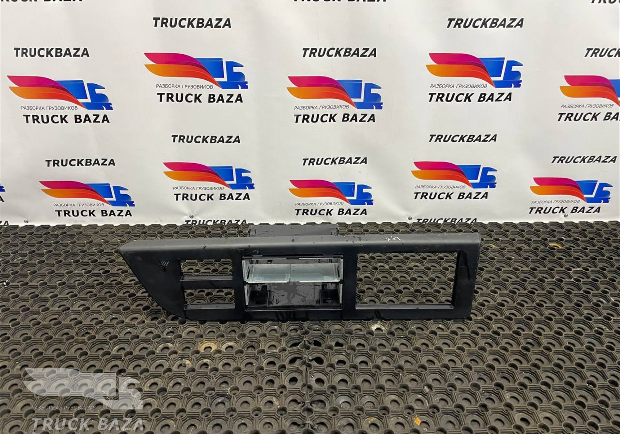 9608201281 Накладка торпедо для Mercedes-Benz Actros New Actros MP4 (с 2011)