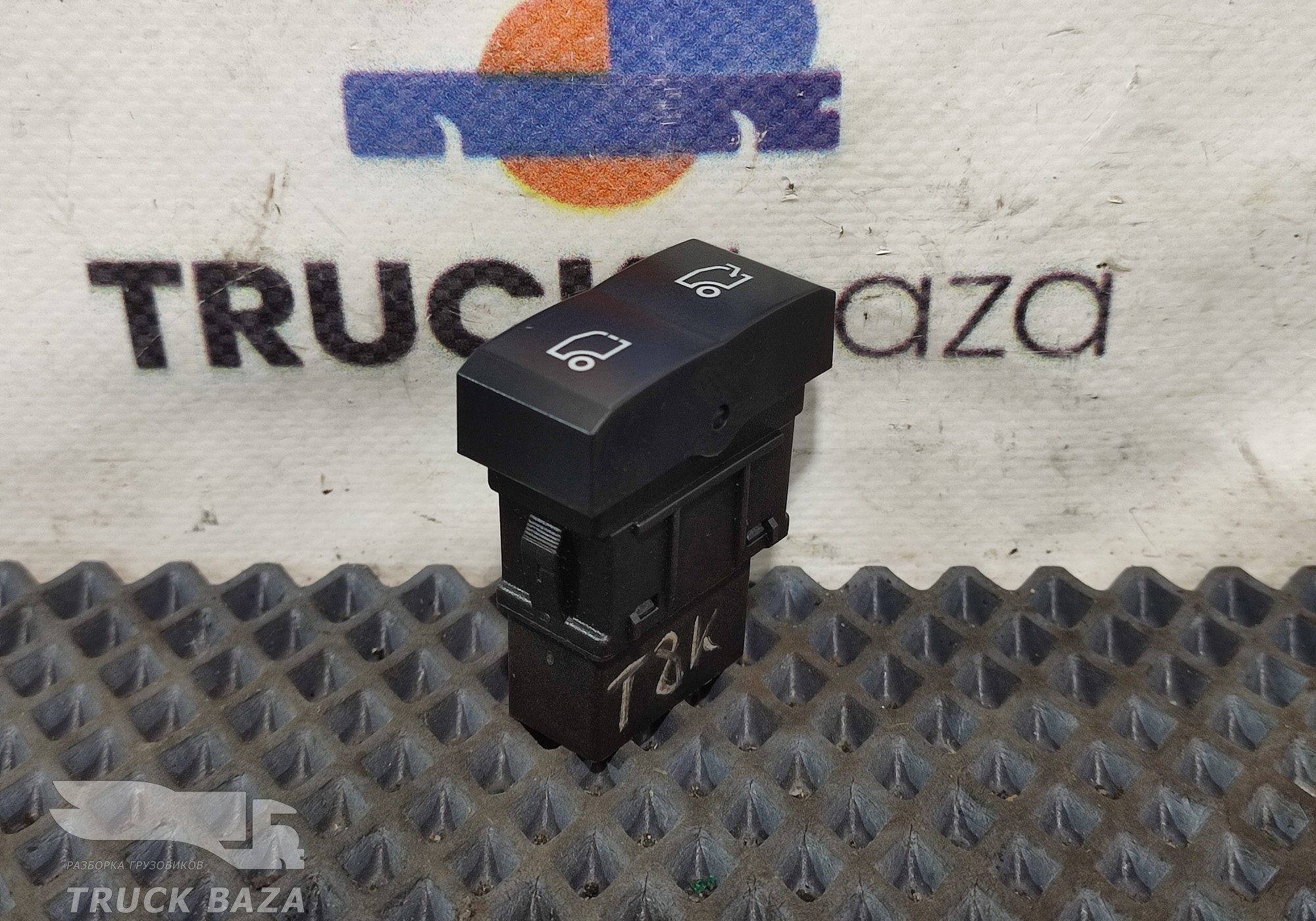 WG9X25581026 Кнопка люка для Sinotruk Sitrak C7H