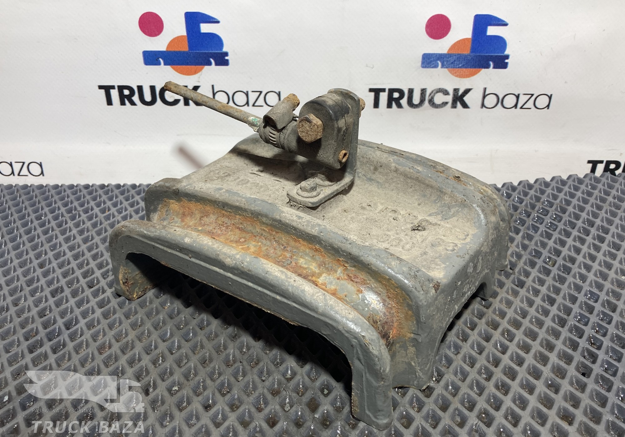 712W413350001 Проставка стремянки рессоры для Sinotruk Sitrak C7H