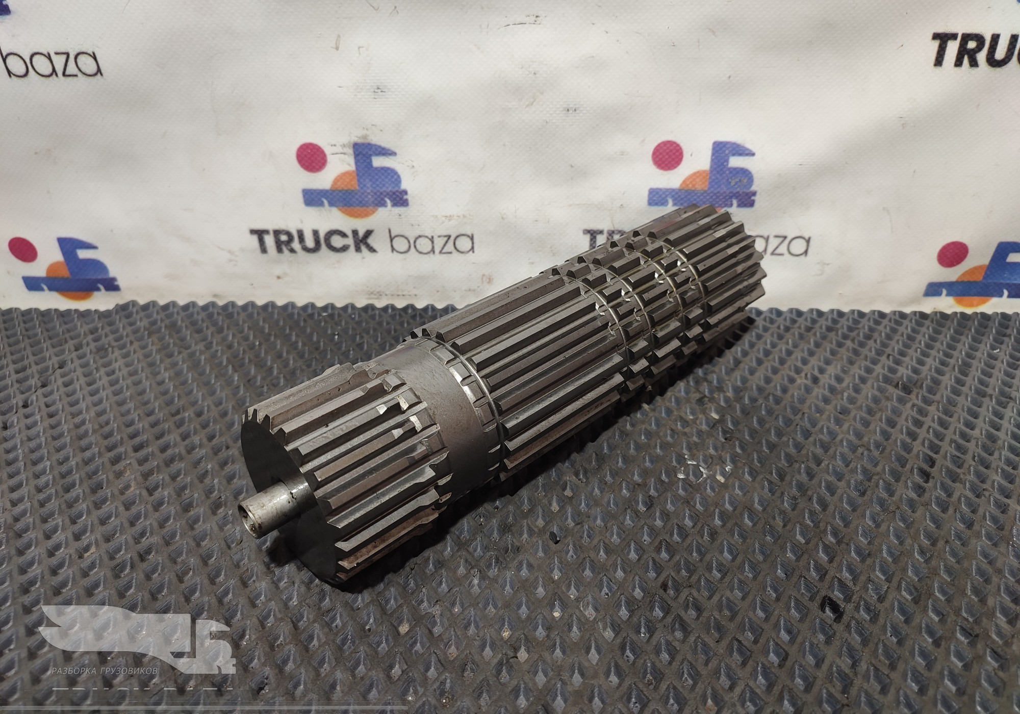 1358304256 Вал вторичный КПП ZF 12TX2621TD