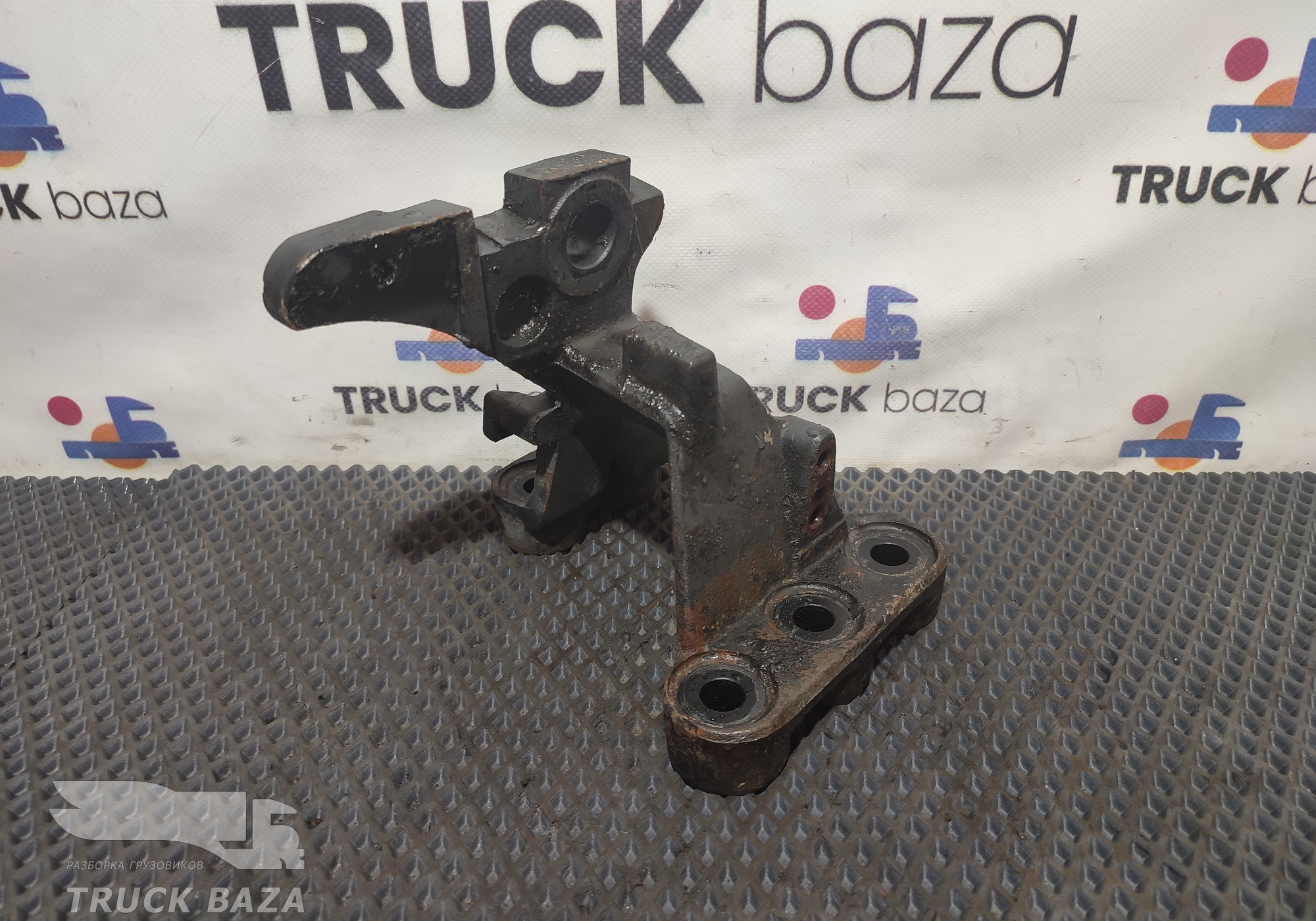 1686551 Кронштейн двигателя передний правый для Daf XF105 (с 2005)