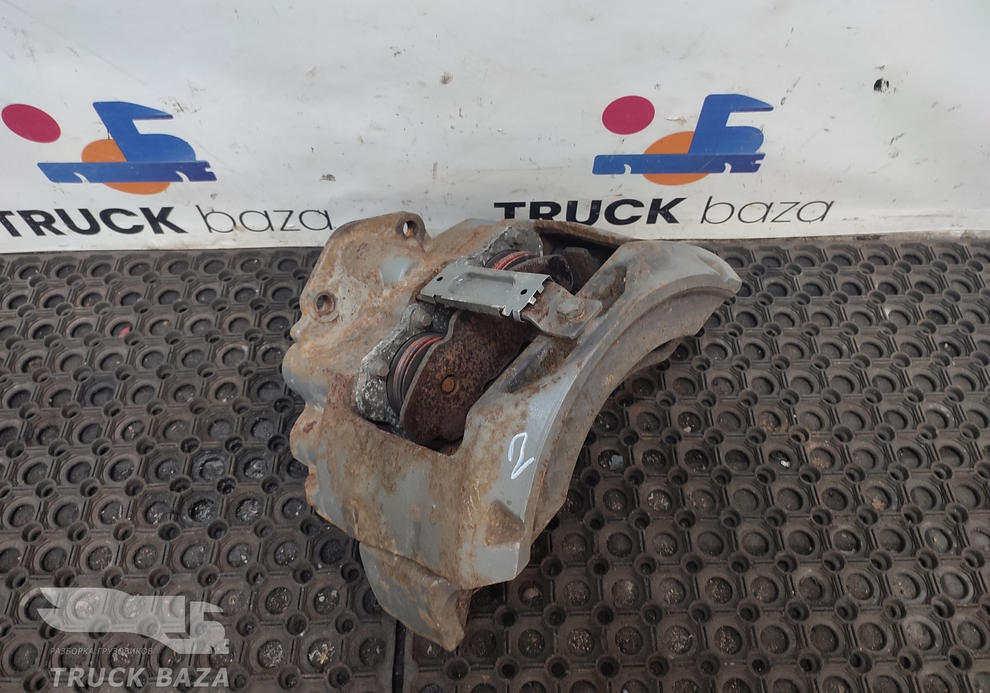 AZ4007443007 Суппорт передний левый для Sinotruk Sitrak C7H