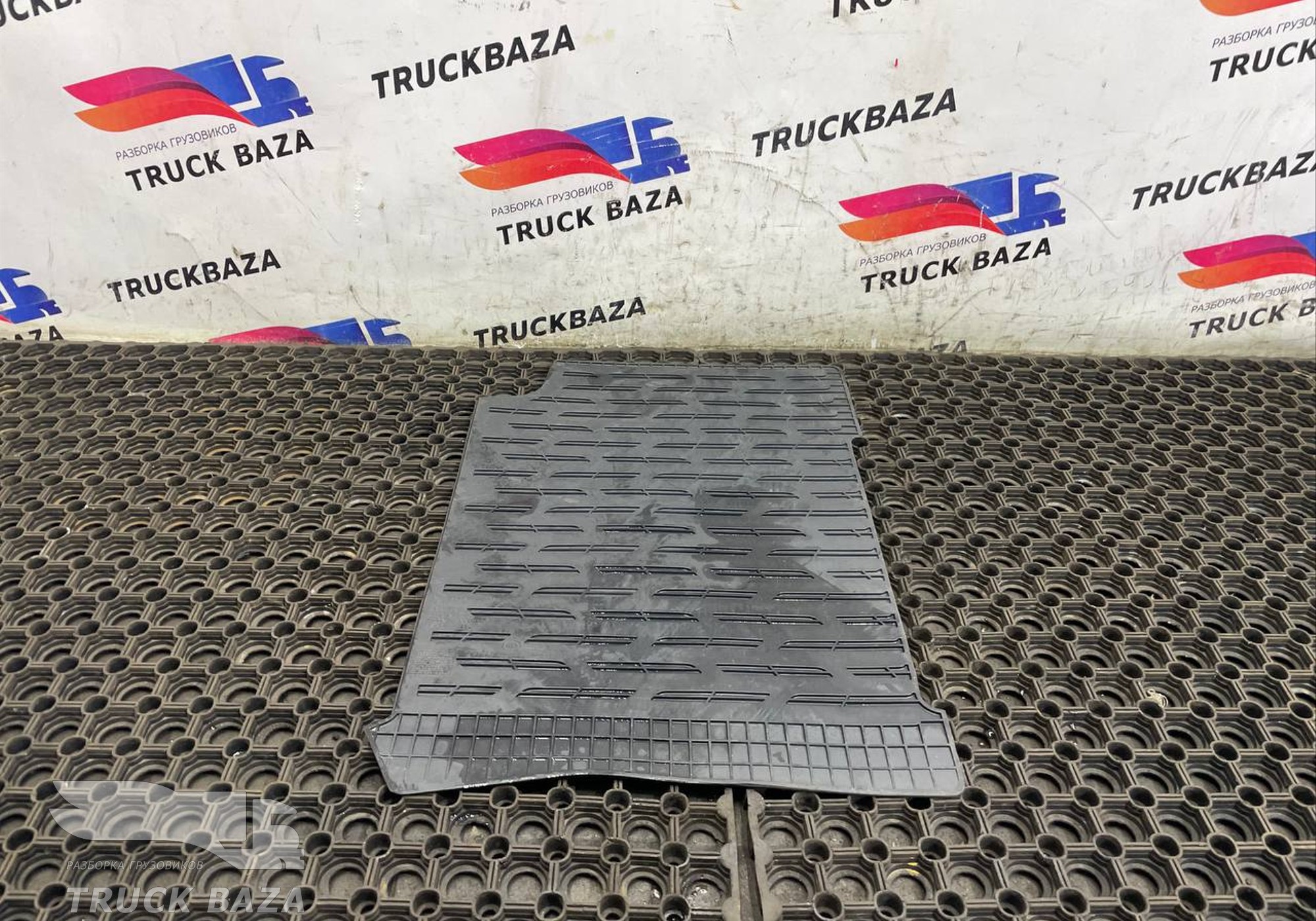 A9606845203 Коврик салона правый для Mercedes-Benz Actros New Actros MP4 (с 2011)