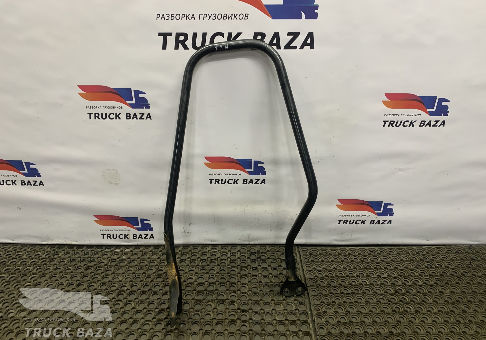 81429025335 Поручень за кабиной