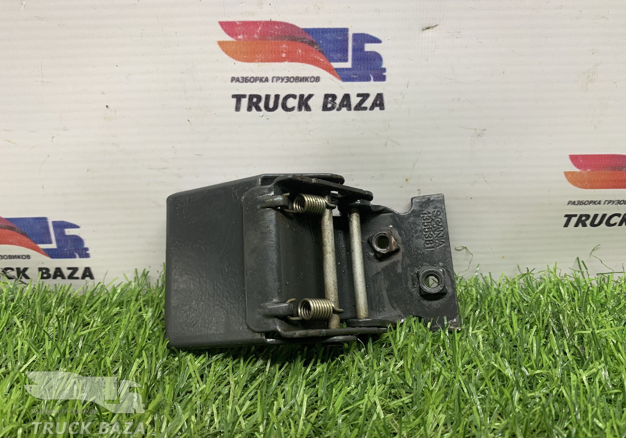 1355381 Замок переднего крыла