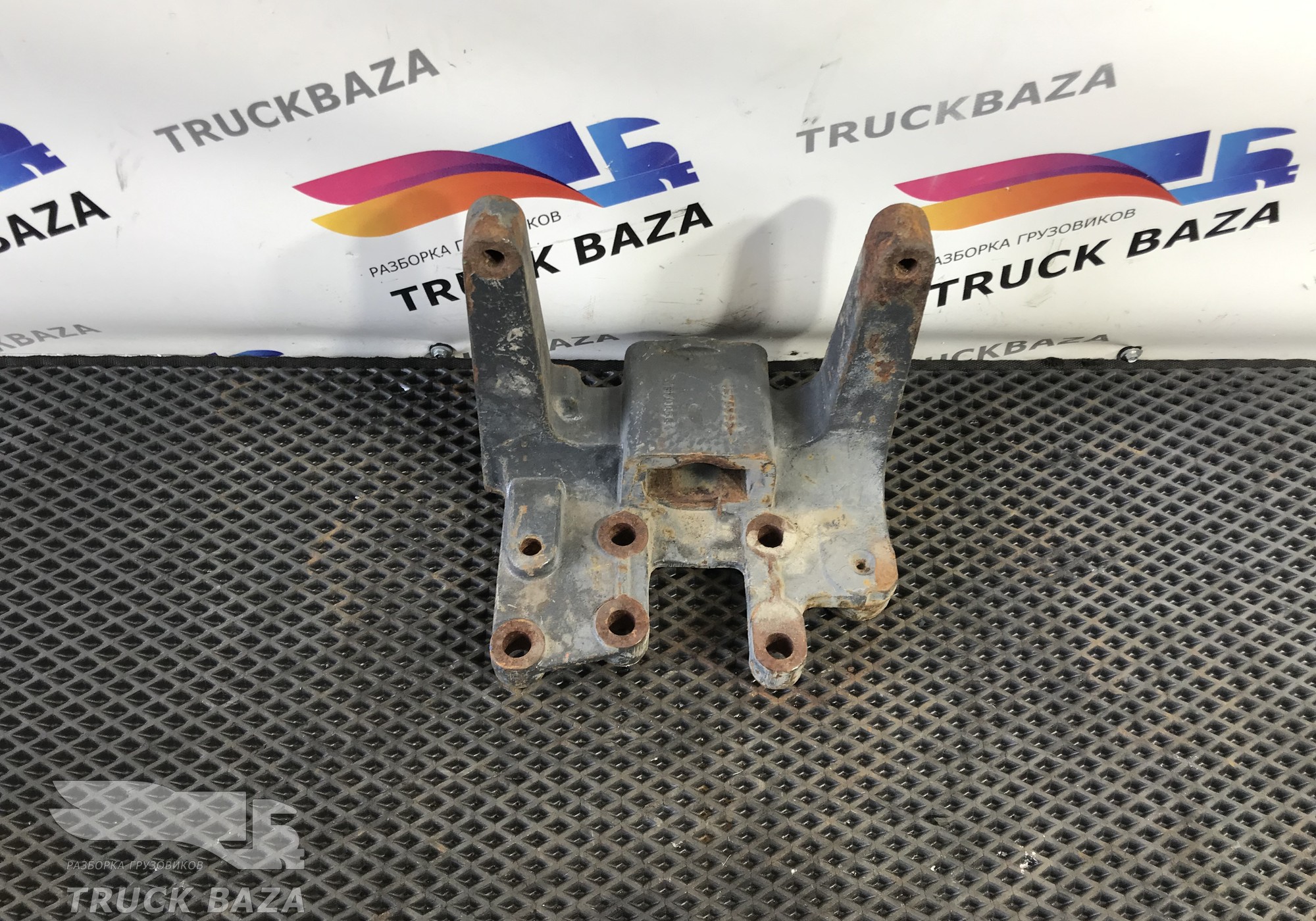 1370063 Кронштейн буксировочный левый для Daf CF II (с 2006 по 2013)